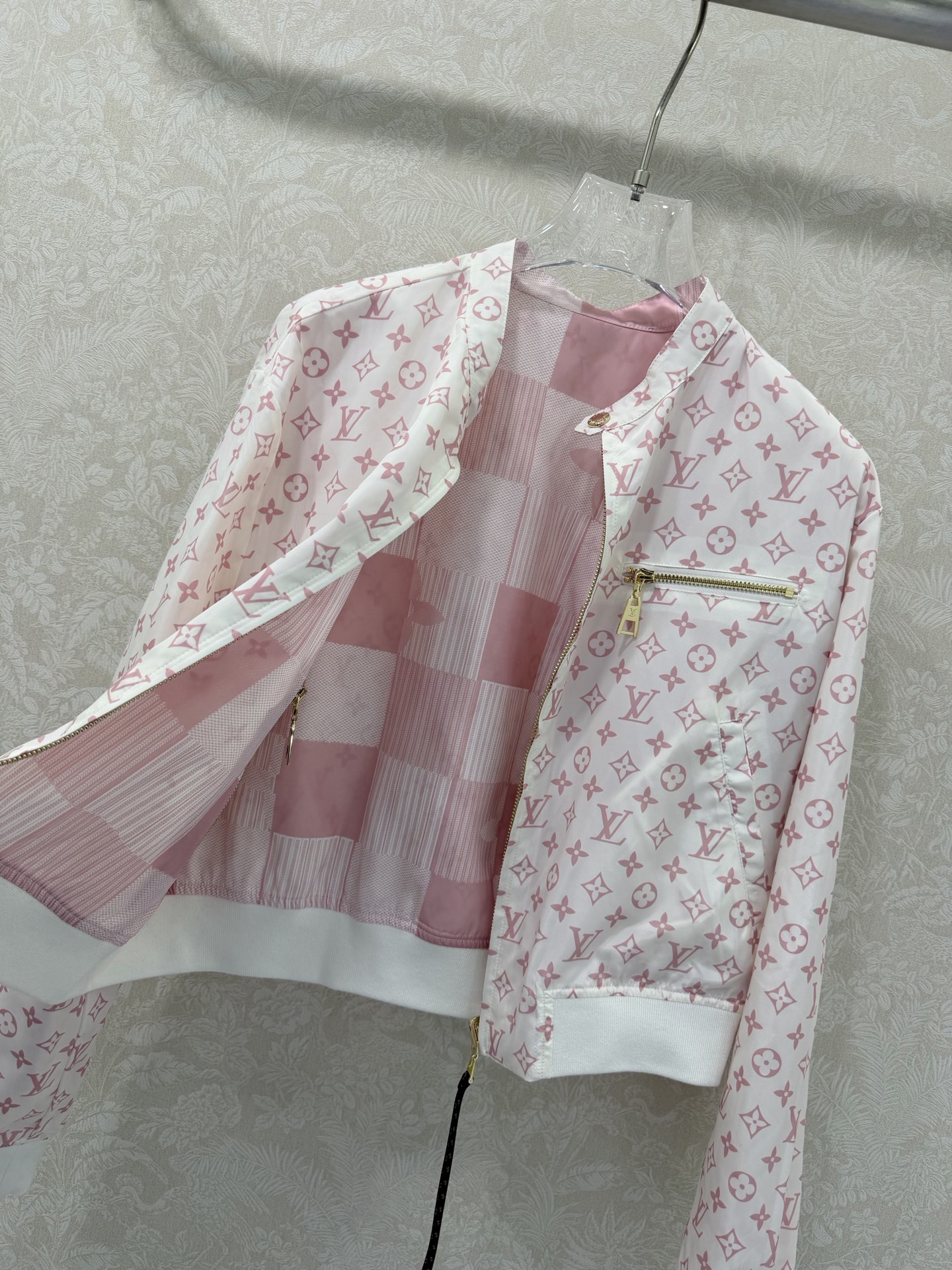 🔥🔥LOUIS VUITT*N路易/威登26早春新款双面可穿夹克外套 经典方格➕老花的搭配 棒球服夹克版