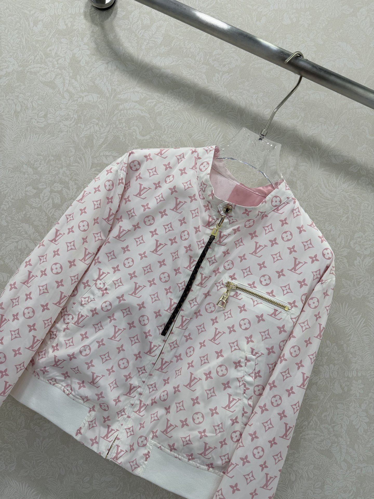 🔥🔥LOUIS VUITT*N路易/威登26早春新款双面可穿夹克外套 经典方格➕老花的搭配 棒球服夹克版