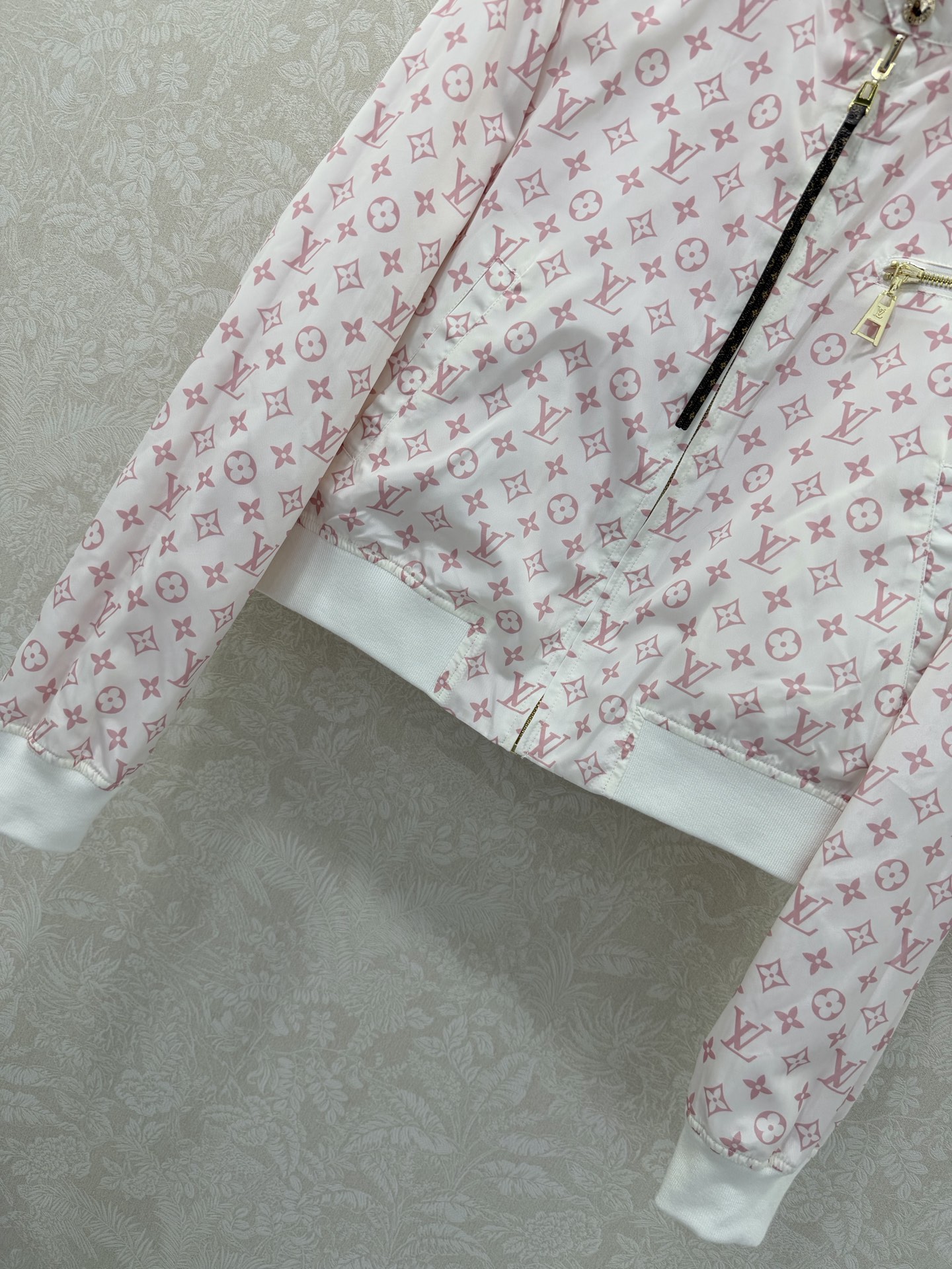 🔥🔥LOUIS VUITT*N路易/威登26早春新款双面可穿夹克外套 经典方格➕老花的搭配 棒球服夹克版