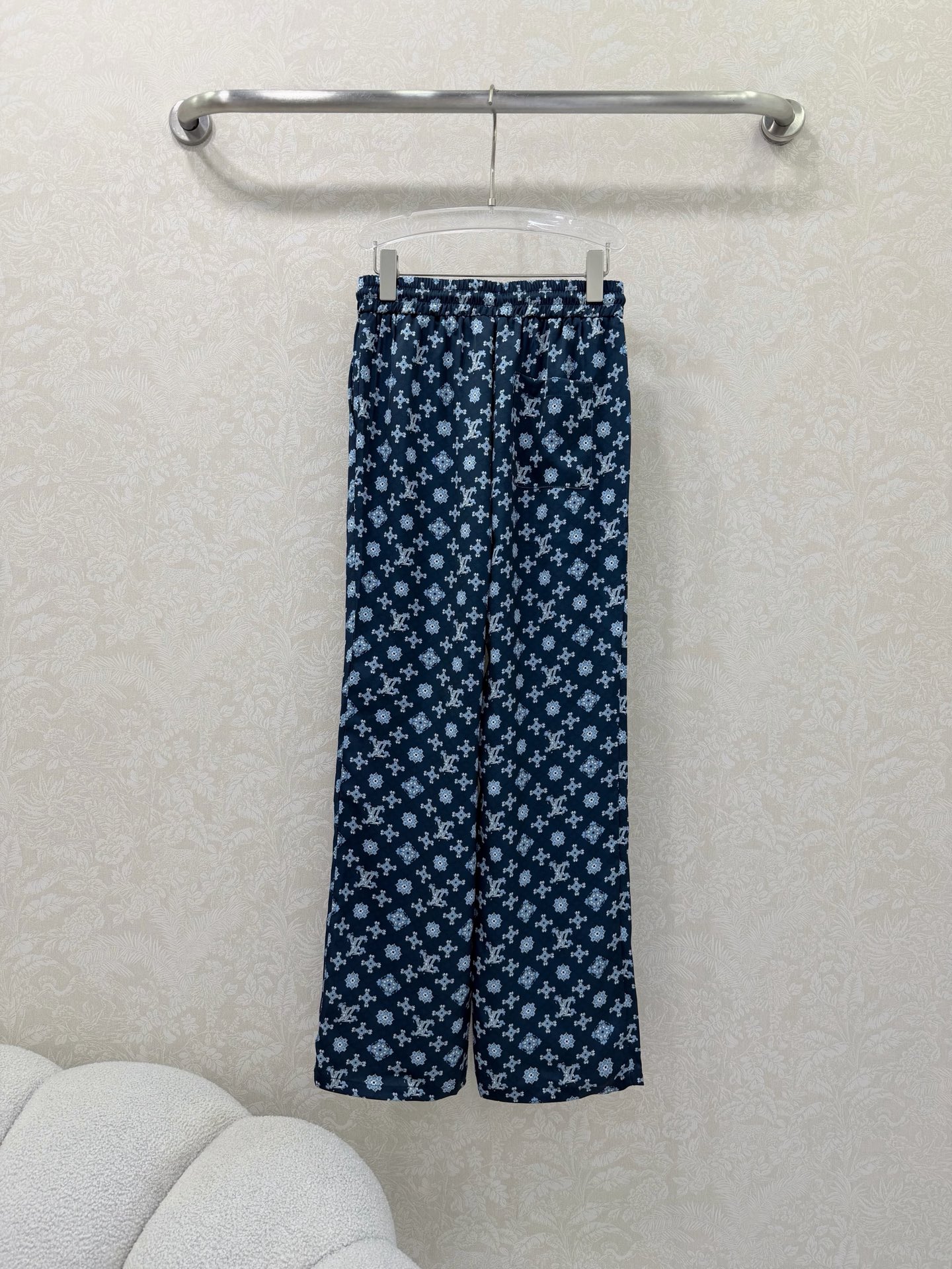 🔥🔥Louis Vuitt*n*26新款老花字母印花阔腿长裤 裤子直筒版型无敌显瘦 设计拉长人体比例 休