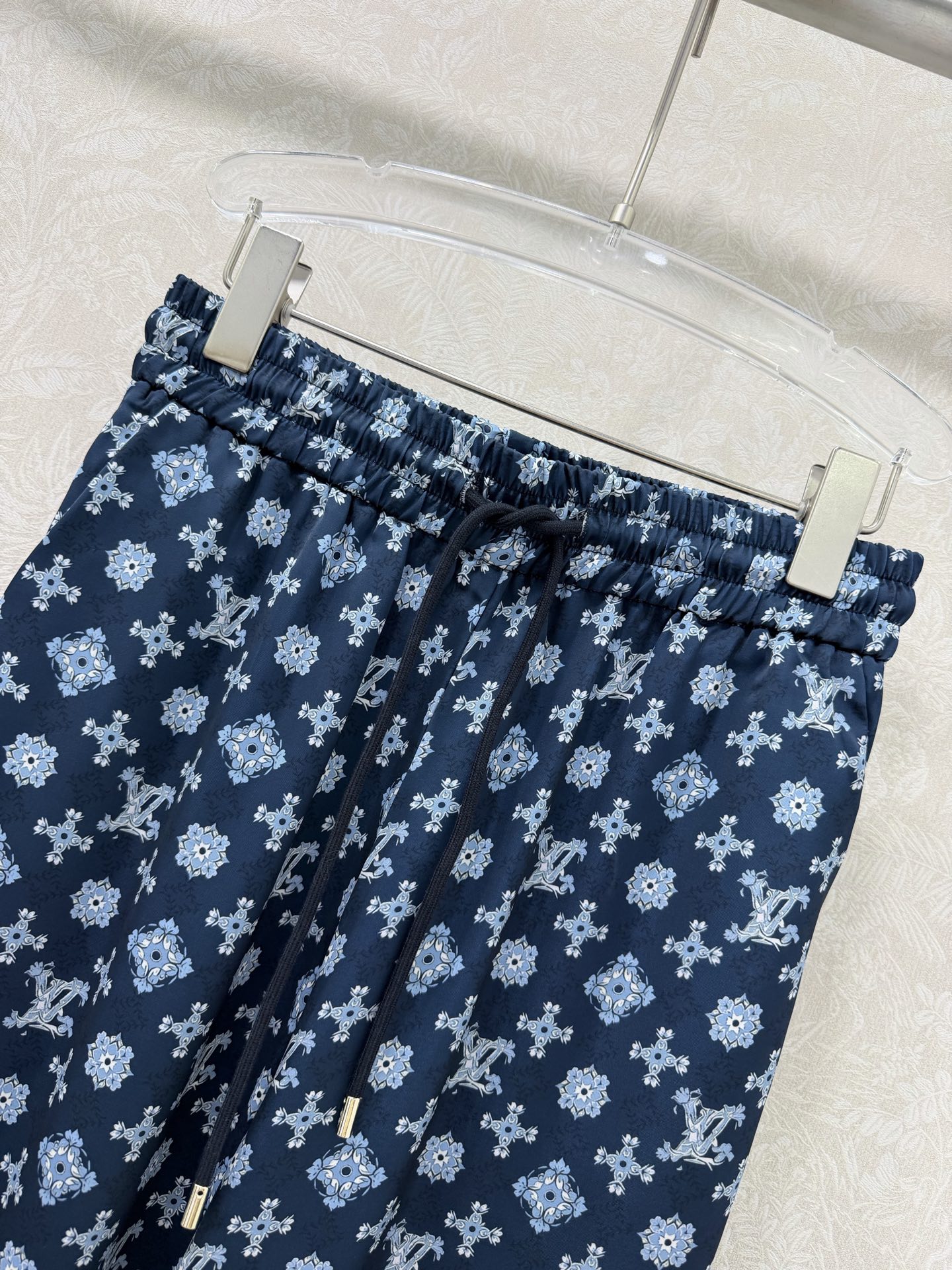 🔥🔥Louis Vuitt*n*26新款老花字母印花阔腿长裤 裤子直筒版型无敌显瘦 设计拉长人体比例 休