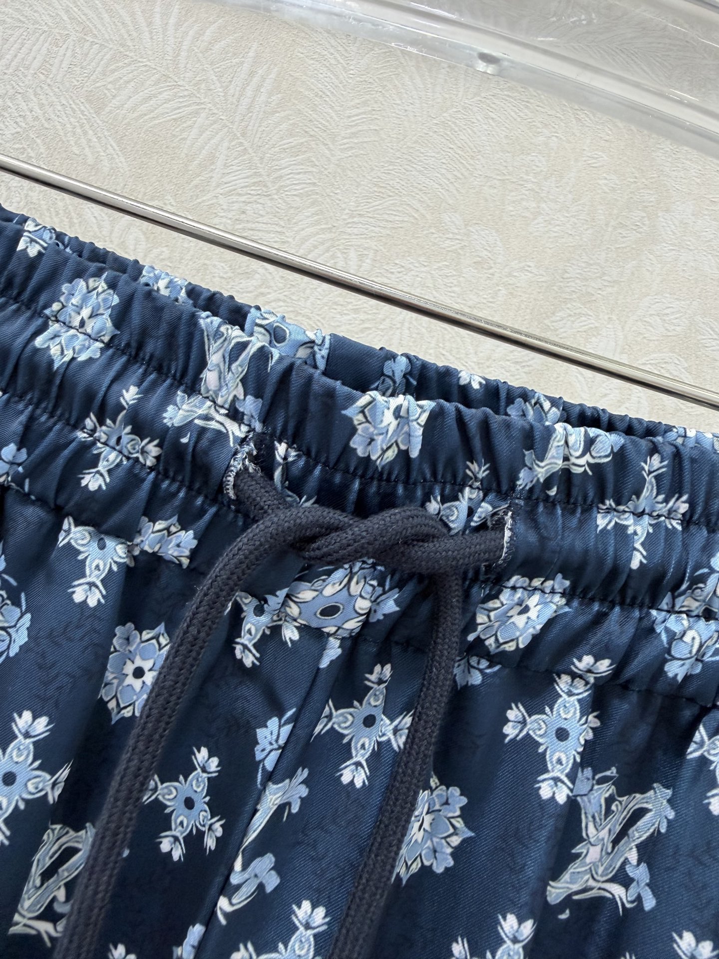 🔥🔥Louis Vuitt*n*26新款老花字母印花阔腿长裤 裤子直筒版型无敌显瘦 设计拉长人体比例 休