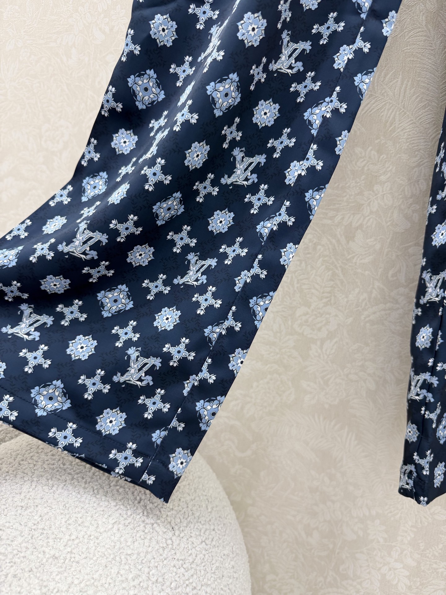 🔥🔥Louis Vuitt*n*26新款老花字母印花阔腿长裤 裤子直筒版型无敌显瘦 设计拉长人体比例 休