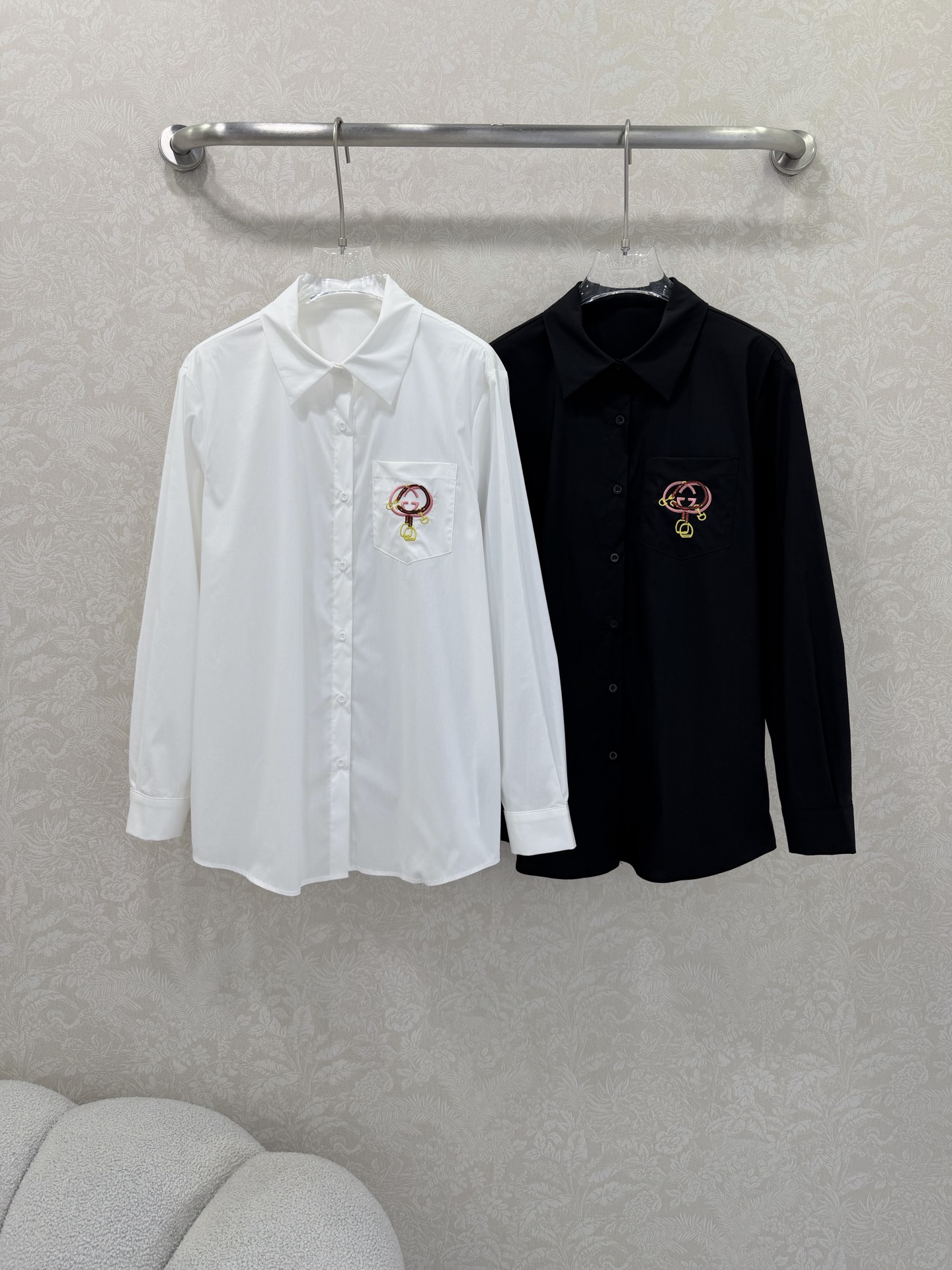 🔥🔥GUCC*26新款👑中古风衬衣 没有什么理由可以拒绝它 可A可乖的风格，版型属于谁都好驾驭的，日常通