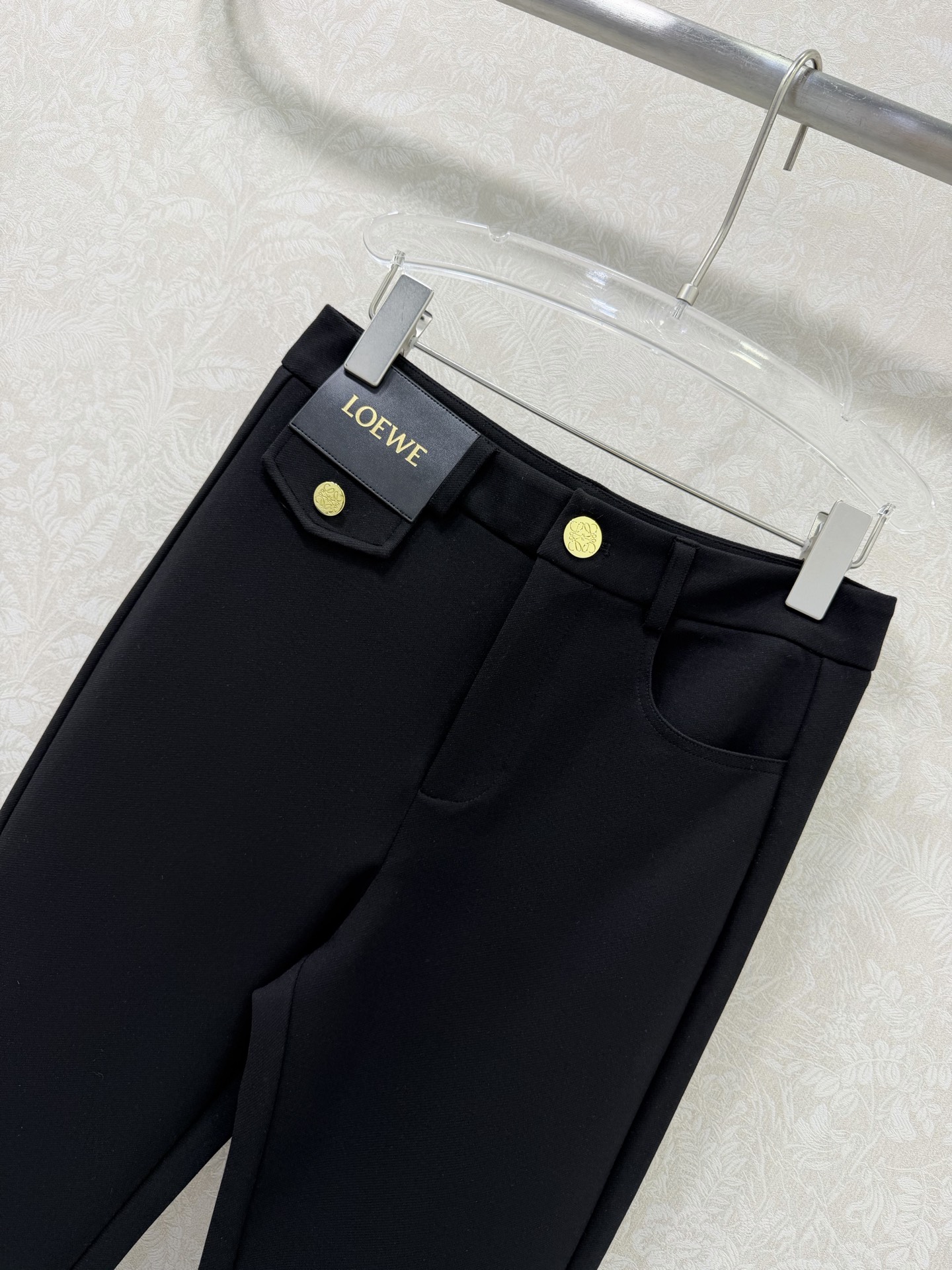 🔥🔥LOEW*26新款微喇长裤 定制弹力棉材质 腰头定制皮牌五金点缀 细节感满满 微喇裤型修饰腿型 显瘦