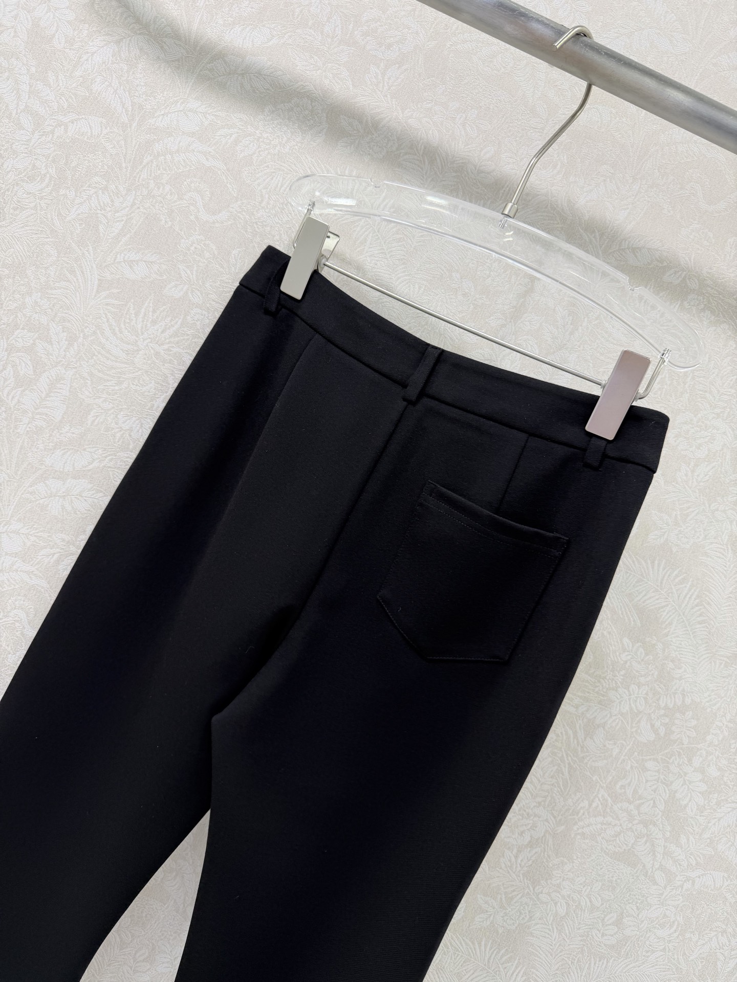 🔥🔥LOEW*26新款微喇长裤 定制弹力棉材质 腰头定制皮牌五金点缀 细节感满满 微喇裤型修饰腿型 显瘦