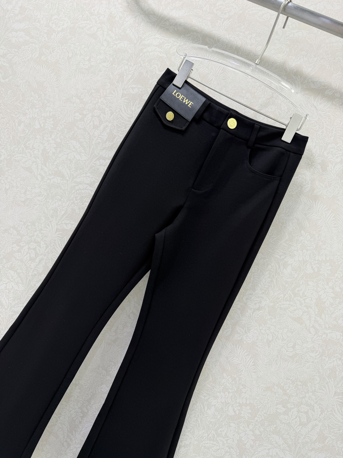 🔥🔥LOEW*26新款微喇长裤 定制弹力棉材质 腰头定制皮牌五金点缀 细节感满满 微喇裤型修饰腿型 显瘦