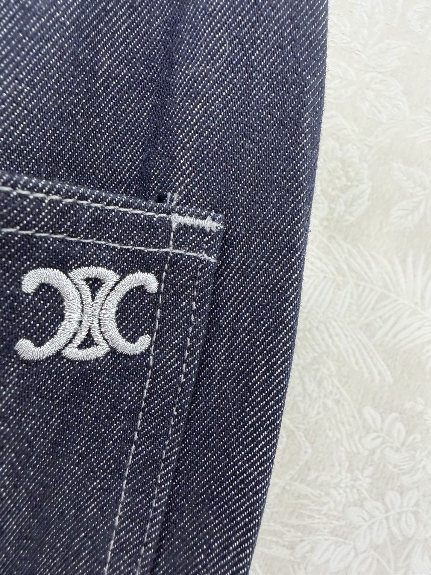 🔥🔥CELIN*26新款抽绳天气牛仔阔腿长裤 侧边刺绣字母logo低调奢华，后腰皮牌为设计增添了标志性点