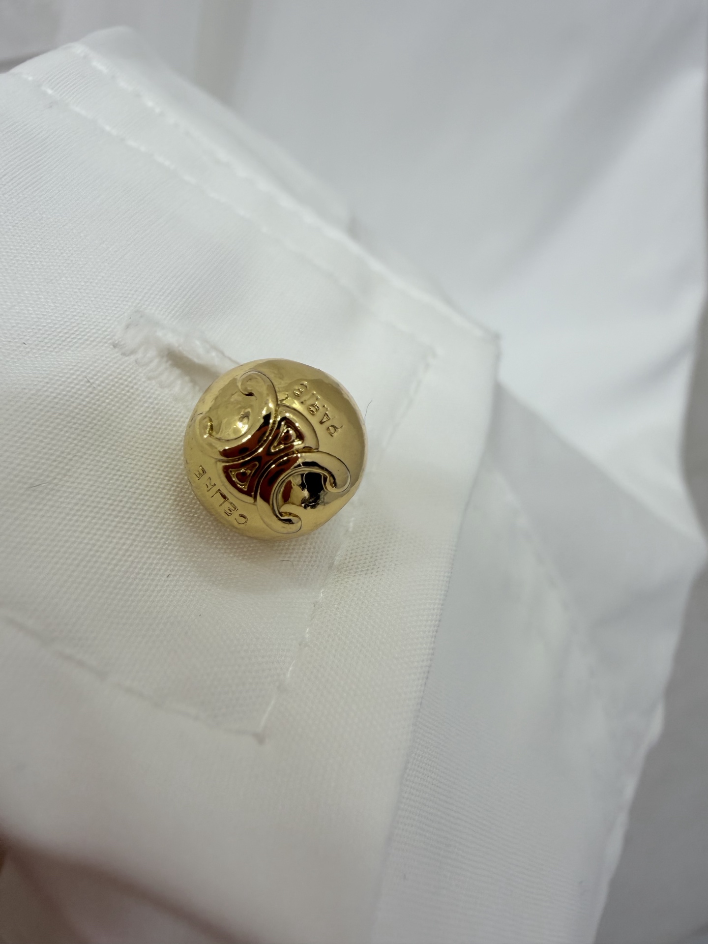 🔥🔥Celin*26新款衬衣 进口斜纹全棉材质 舒适细腻 透气十足 通体素色百搭耐看 胸前口袋搭配金属定