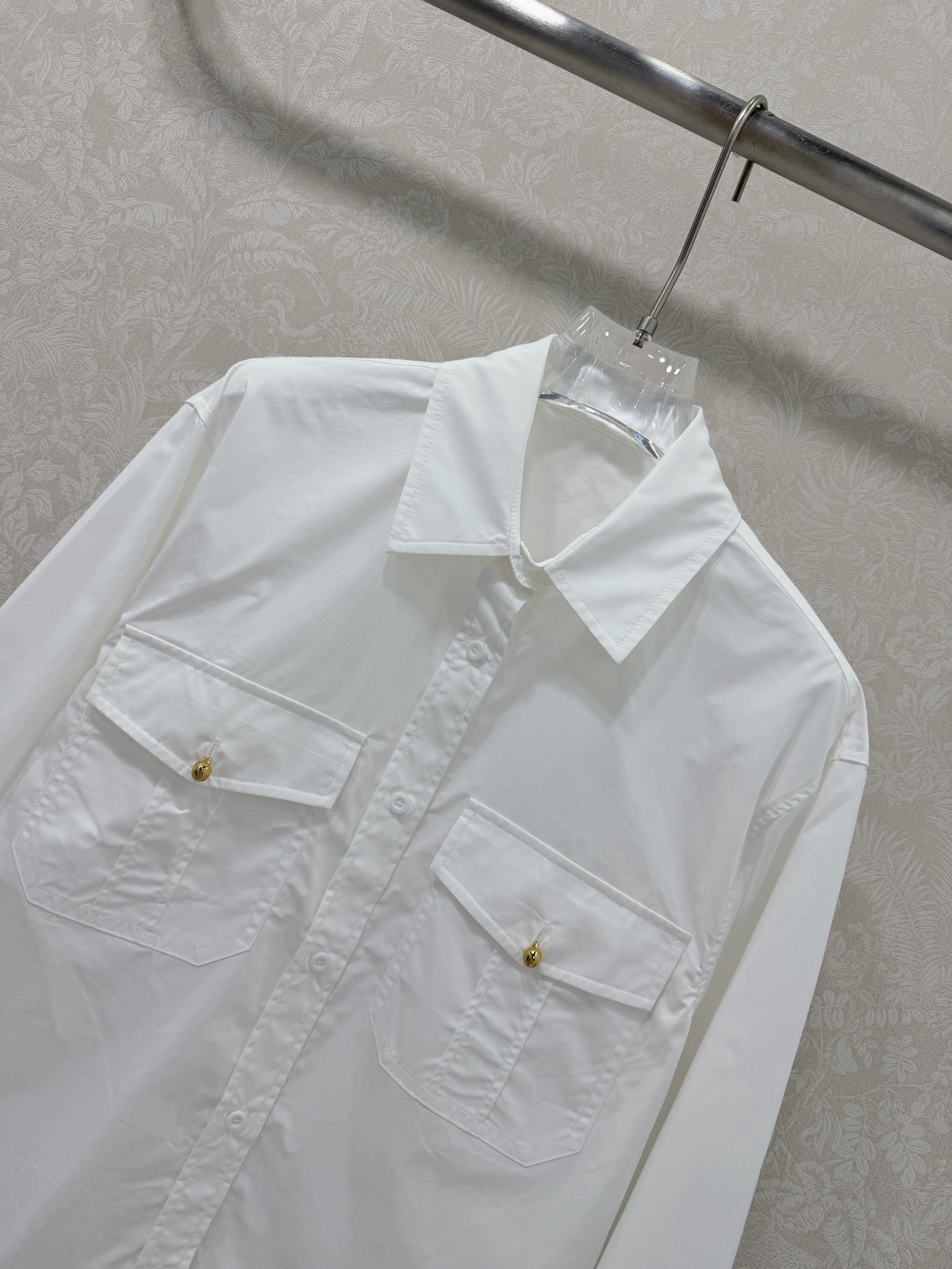 🔥🔥Celin*26新款衬衣 进口斜纹全棉材质 舒适细腻 透气十足 通体素色百搭耐看 胸前口袋搭配金属定