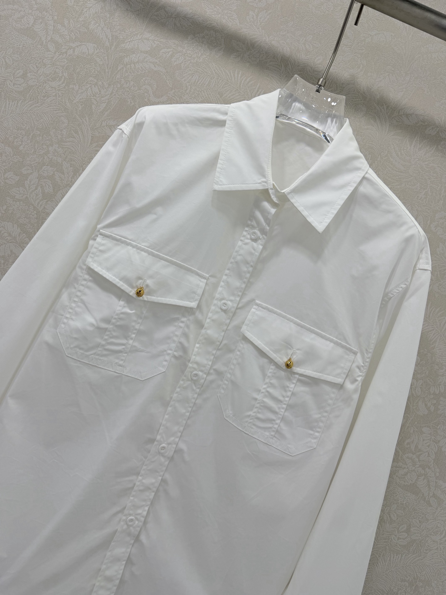 🔥🔥Celin*26新款衬衣 进口斜纹全棉材质 舒适细腻 透气十足 通体素色百搭耐看 胸前口袋搭配金属定