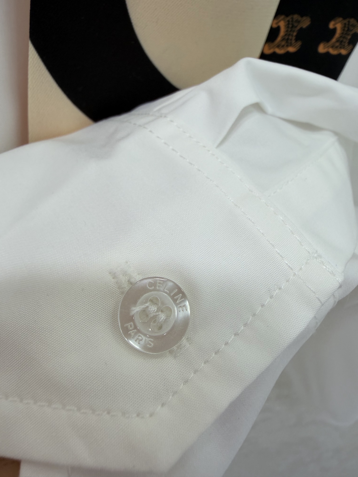 🔥🔥Celin*26新款丝巾衬衣 进口斜纹全棉材质 舒适细腻 透气十足 通体素色百搭耐看 饰以印花拼接撞