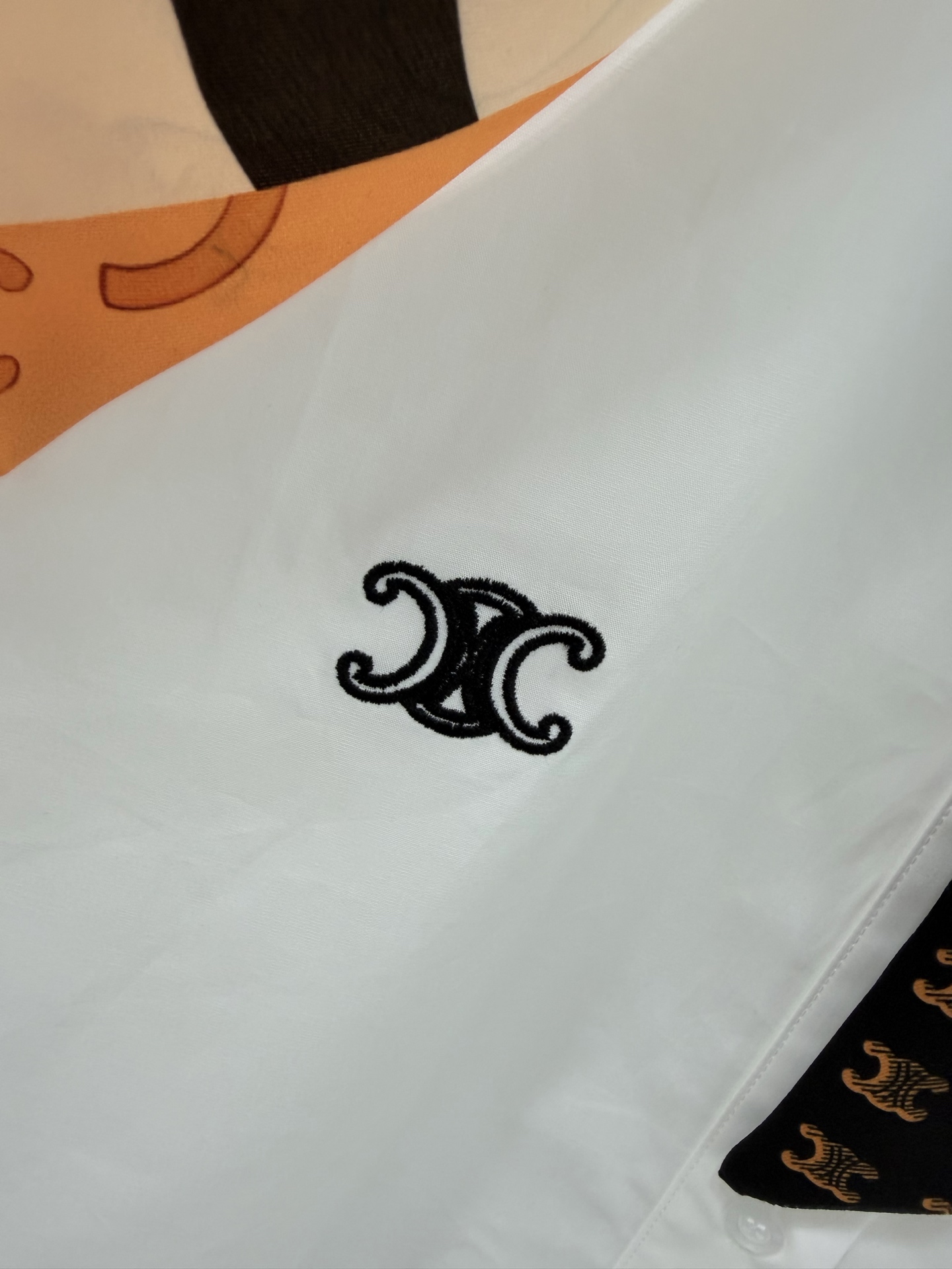 🔥🔥Celin*26新款丝巾衬衣 进口斜纹全棉材质 舒适细腻 透气十足 通体素色百搭耐看 饰以印花拼接撞