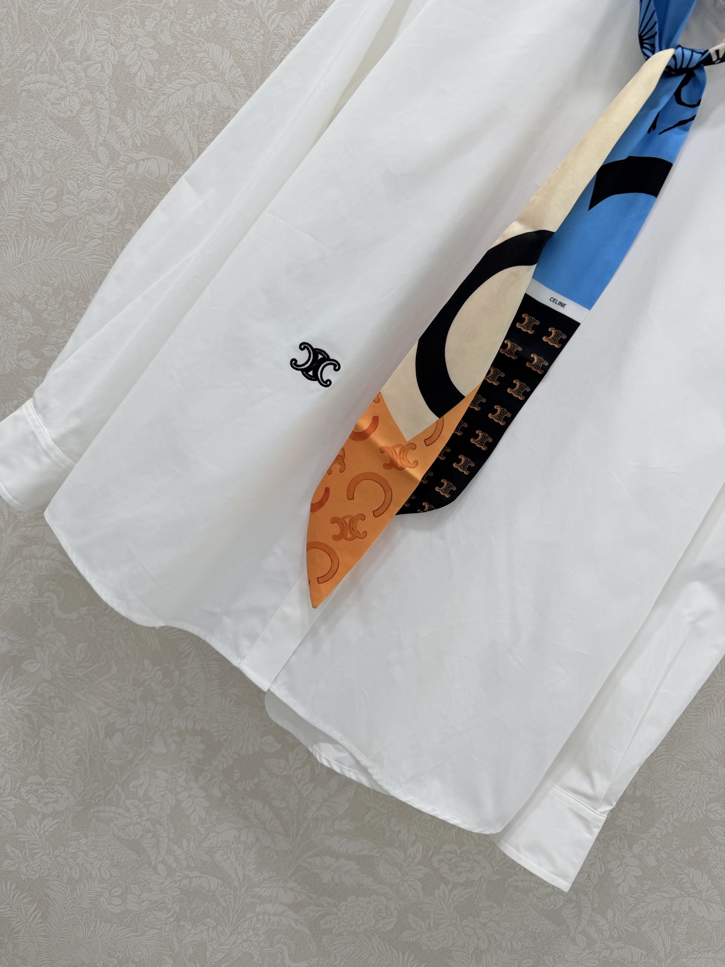 🔥🔥Celin*26新款丝巾衬衣 进口斜纹全棉材质 舒适细腻 透气十足 通体素色百搭耐看 饰以印花拼接撞