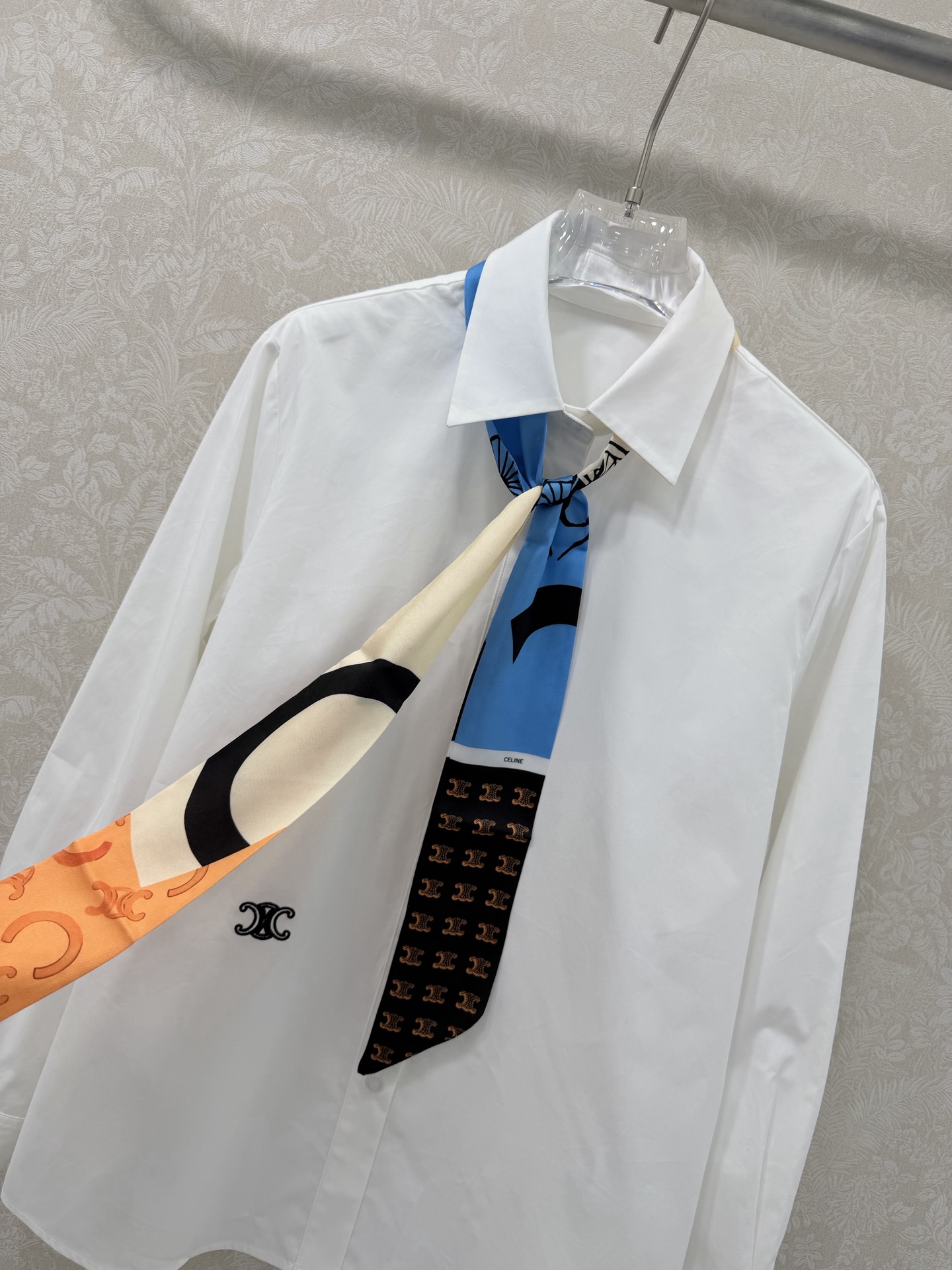 🔥🔥Celin*26新款丝巾衬衣 进口斜纹全棉材质 舒适细腻 透气十足 通体素色百搭耐看 饰以印花拼接撞