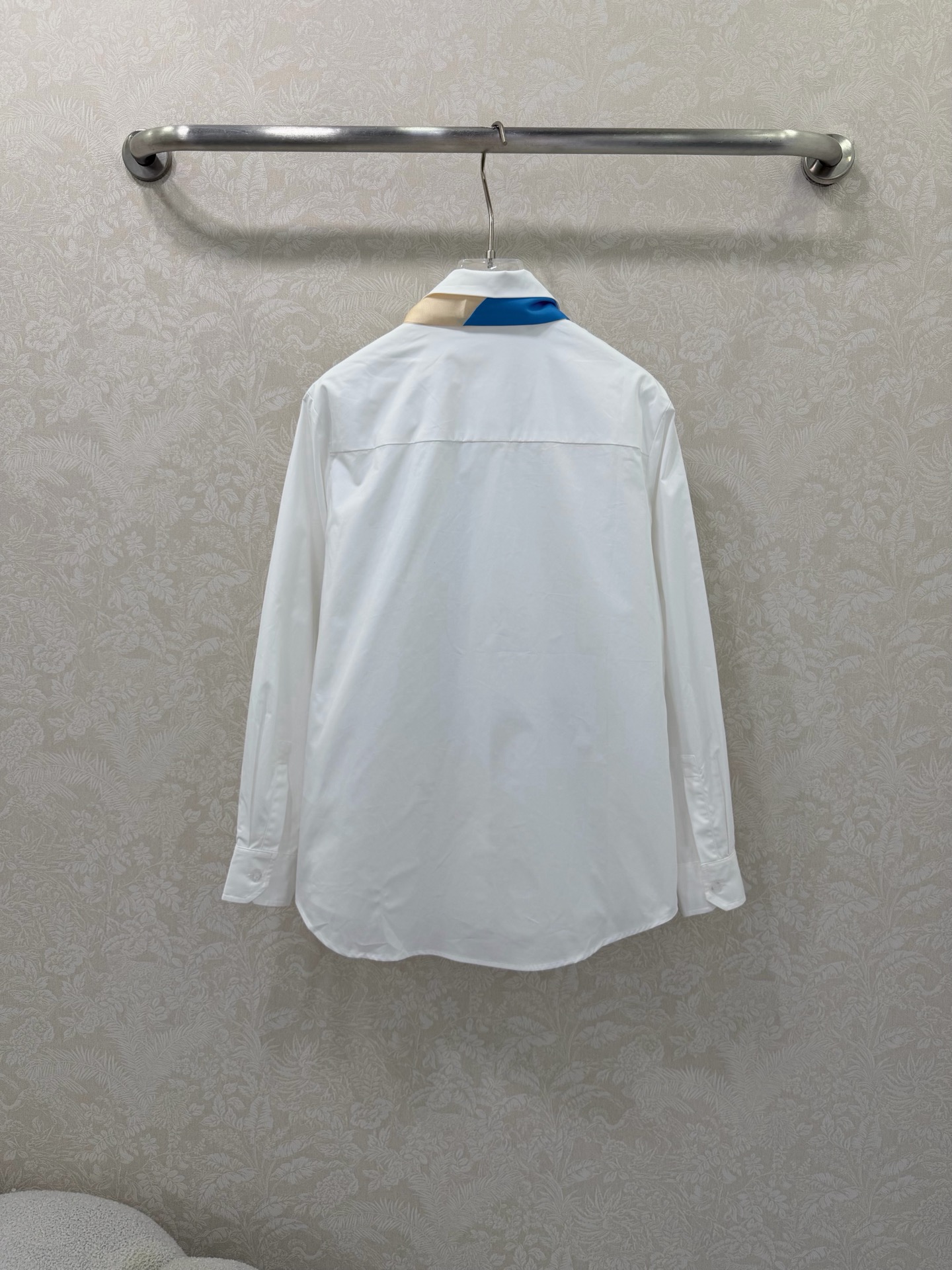 🔥🔥Celin*26新款丝巾衬衣 进口斜纹全棉材质 舒适细腻 透气十足 通体素色百搭耐看 饰以印花拼接撞