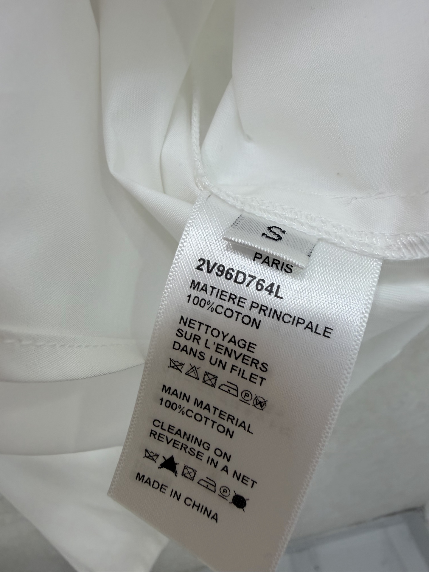 🔥🔥Celin*26新款丝巾衬衣 进口斜纹全棉材质 舒适细腻 透气十足 通体素色百搭耐看 饰以印花拼接撞