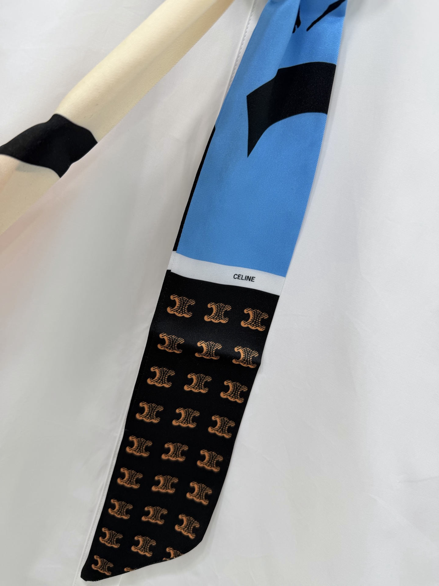 🔥🔥Celin*26新款丝巾衬衣 进口斜纹全棉材质 舒适细腻 透气十足 通体素色百搭耐看 饰以印花拼接撞