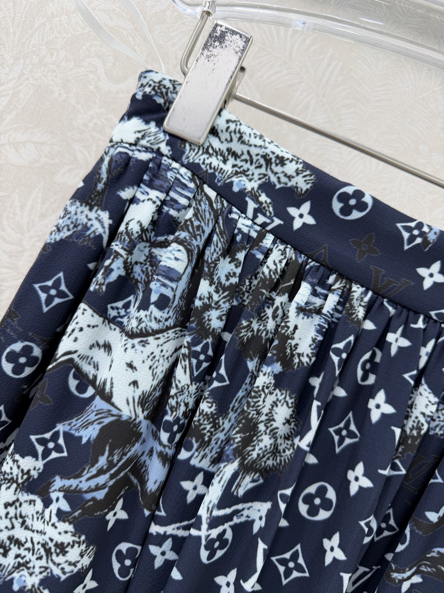 🔥🔥Louis Vuitt*n*26新款满幅老花印花半裙 气质甜美高级的百褶半身裙，算是也少不了这样时髦