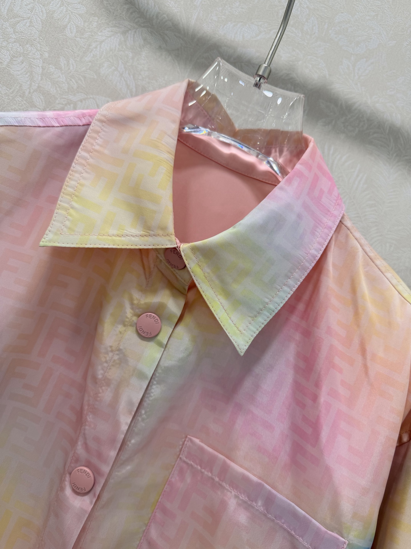 🔥🔥FEND*26新款晕染彩色FF印花运动系列套装 整套出售 双面穿翻领衬衣➕短裤的组合 今年F家的新花