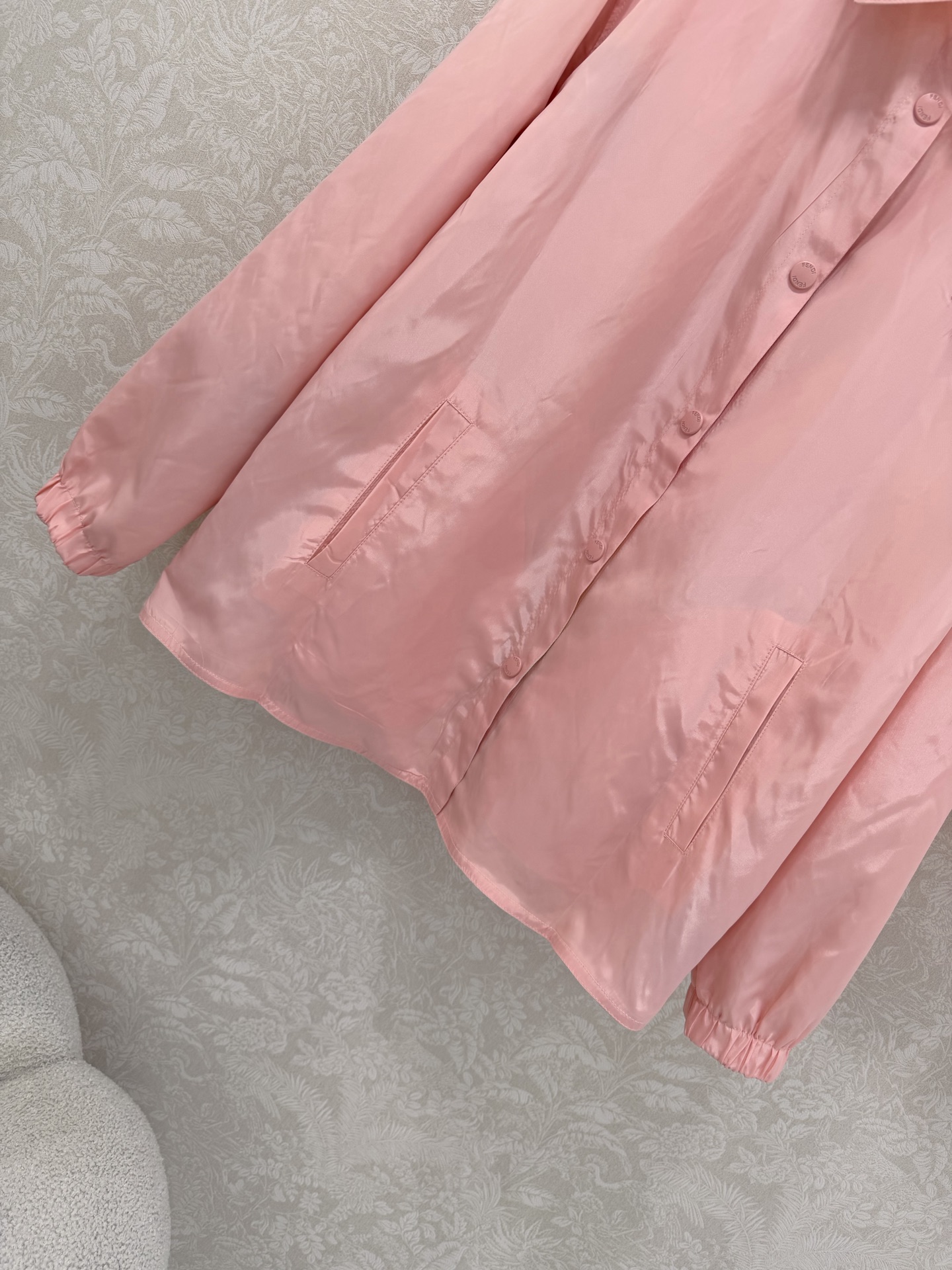 双面🔥🔥FEND*26新款晕染彩色FF印花运动系列套装 整套出售 双面穿翻领衬衣➕短裤的组合 今年F家的