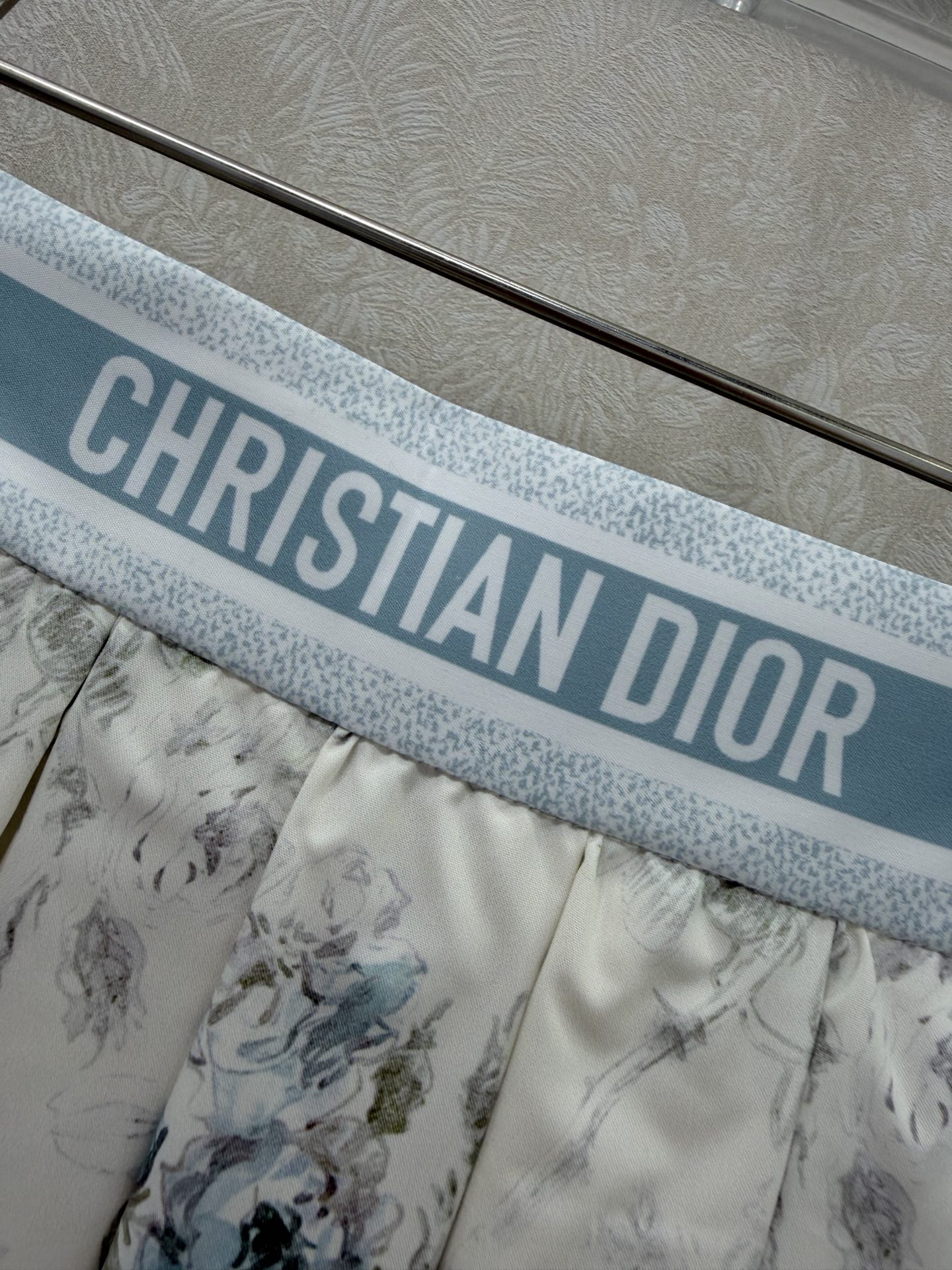 🔥🔥 DIO* 26早春系列渡假新品vessel 花园元素图案定位印花半身裙🦋 腰头字母logo 群身超