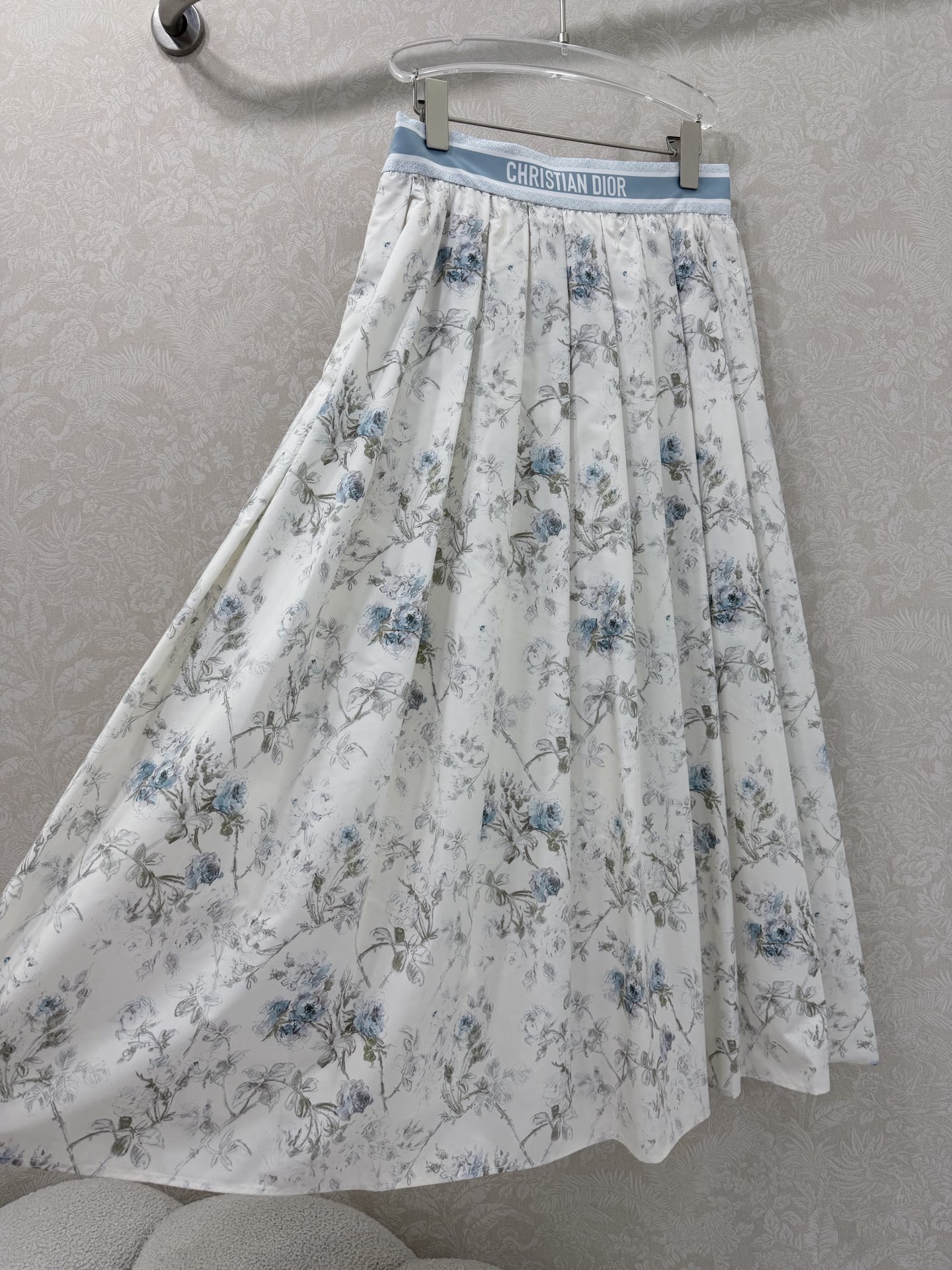 🔥🔥 DIO* 26早春系列渡假新品vessel 花园元素图案定位印花半身裙🦋 腰头字母logo 群身超