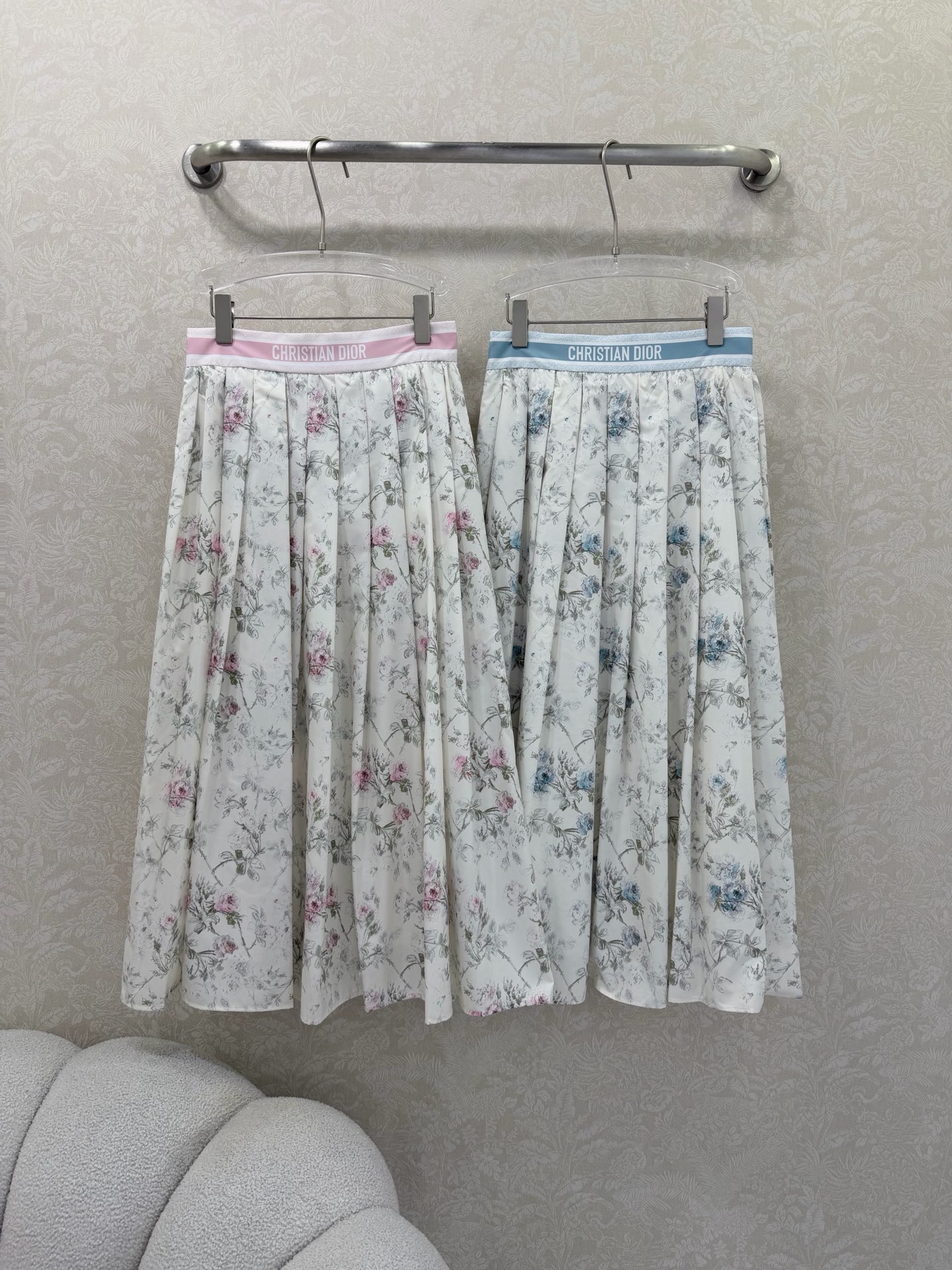 🔥🔥 DIO* 26早春系列渡假新品vessel 花园元素图案定位印花半身裙🦋 腰头字母logo 群身超