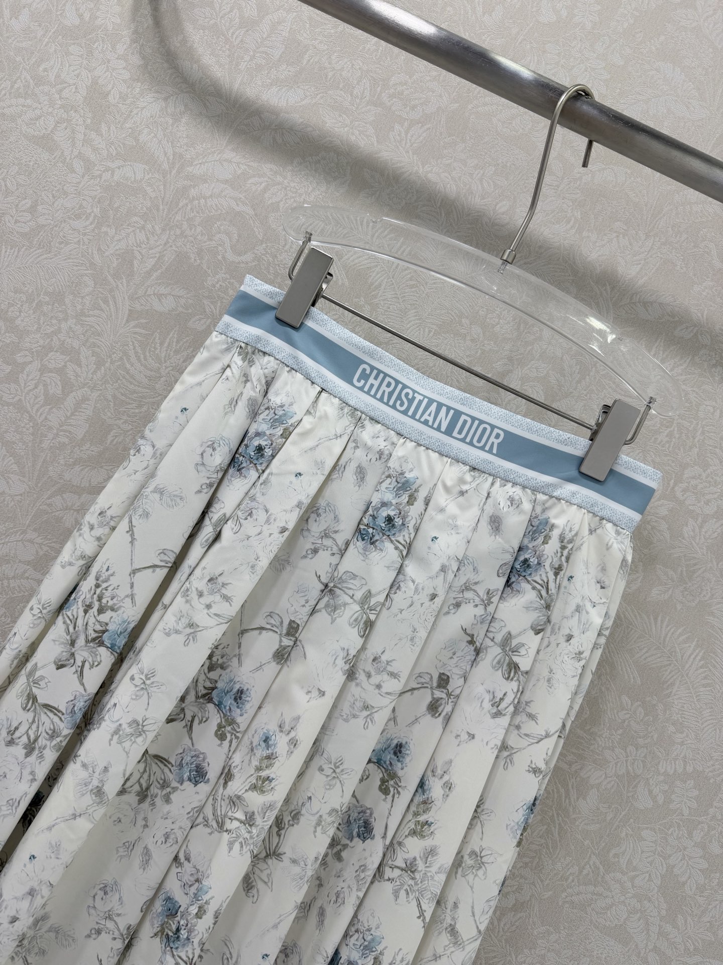 🔥🔥 DIO* 26早春系列渡假新品vessel 花园元素图案定位印花半身裙🦋 腰头字母logo 群身超