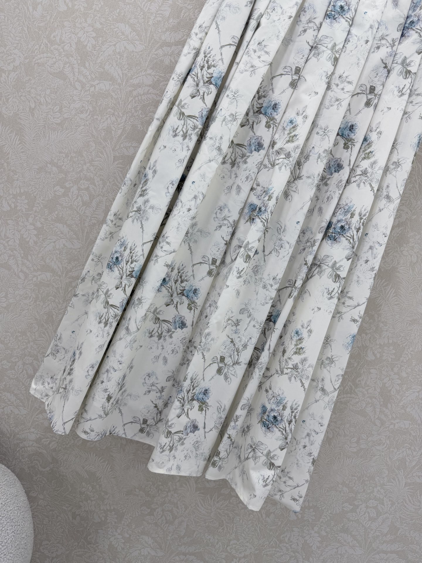 🔥🔥 DIO* 26早春系列渡假新品vessel 花园元素图案定位印花半身裙🦋 腰头字母logo 群身超