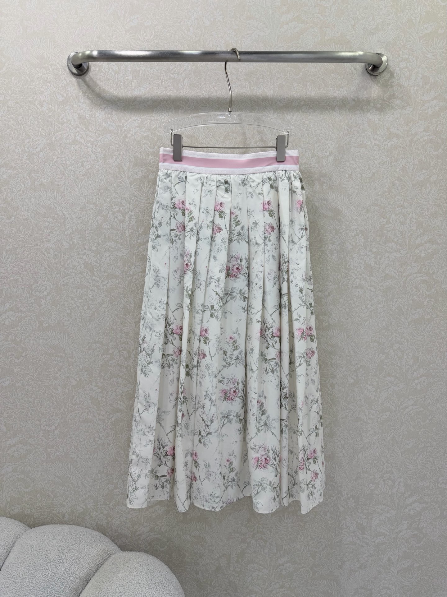 🔥🔥 DIO* 26早春系列渡假新品vessel 花园元素图案定位印花半身裙🦋 腰头字母logo 群身超