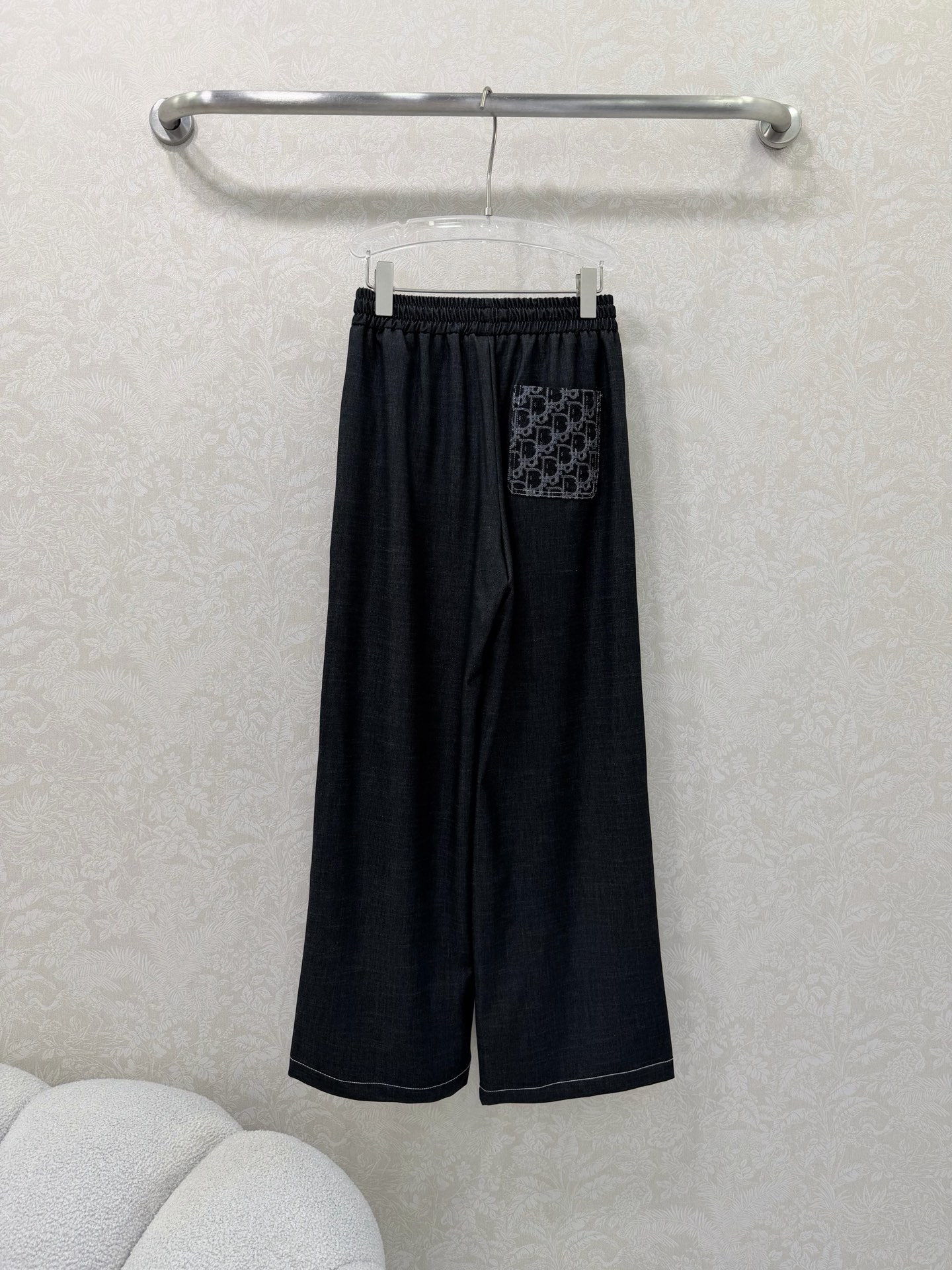 🔥🔥Dio*26新款抽绳侧边明线阔腿长裤 裤身四叶草🍀刺绣字母logo低调奢华，后口袋字母提花牛仔撞色 