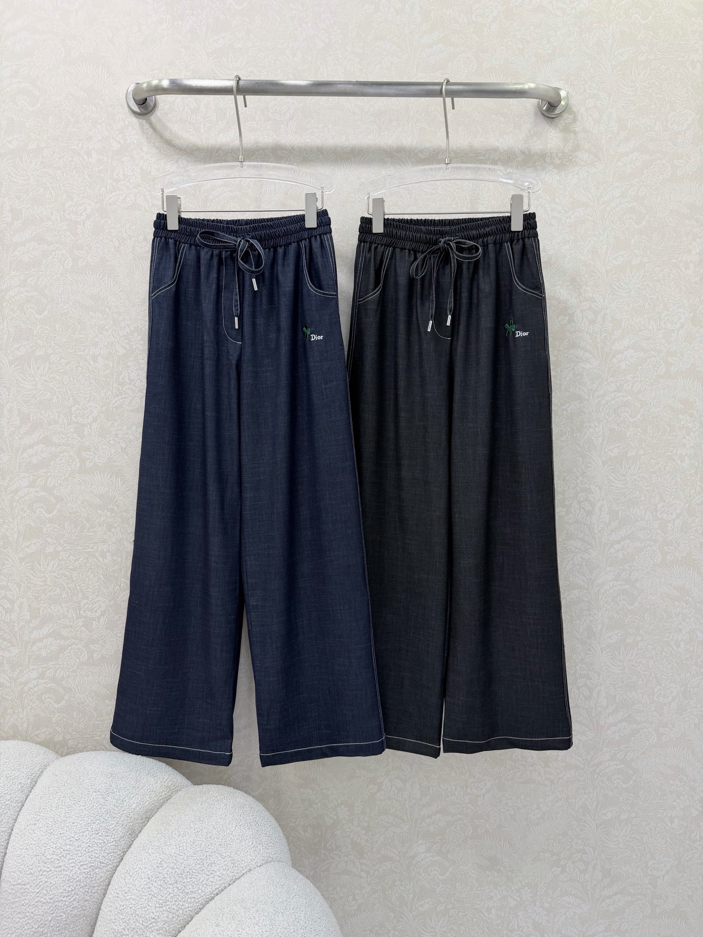 🔥🔥Dio*26新款抽绳侧边明线阔腿长裤 裤身四叶草🍀刺绣字母logo低调奢华，后口袋字母提花牛仔撞色 