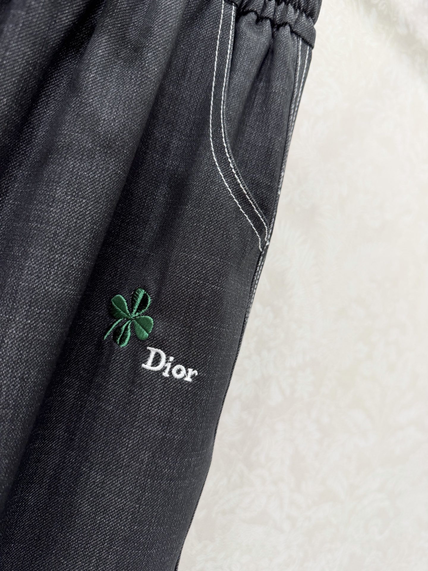 🔥🔥Dio*26新款抽绳侧边明线阔腿长裤 裤身四叶草🍀刺绣字母logo低调奢华，后口袋字母提花牛仔撞色 