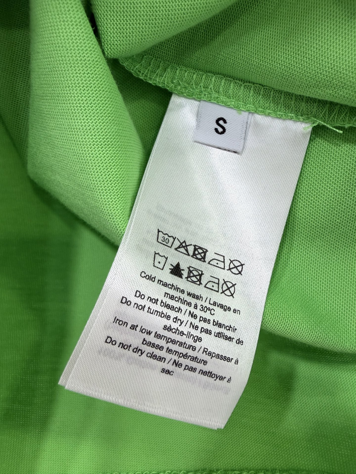 🔥🔥GANN*× Disney 26新款黛丝鸭联名T恤 荧光绿也太显白了吧💚 这件荧光绿真的把元气值拉满