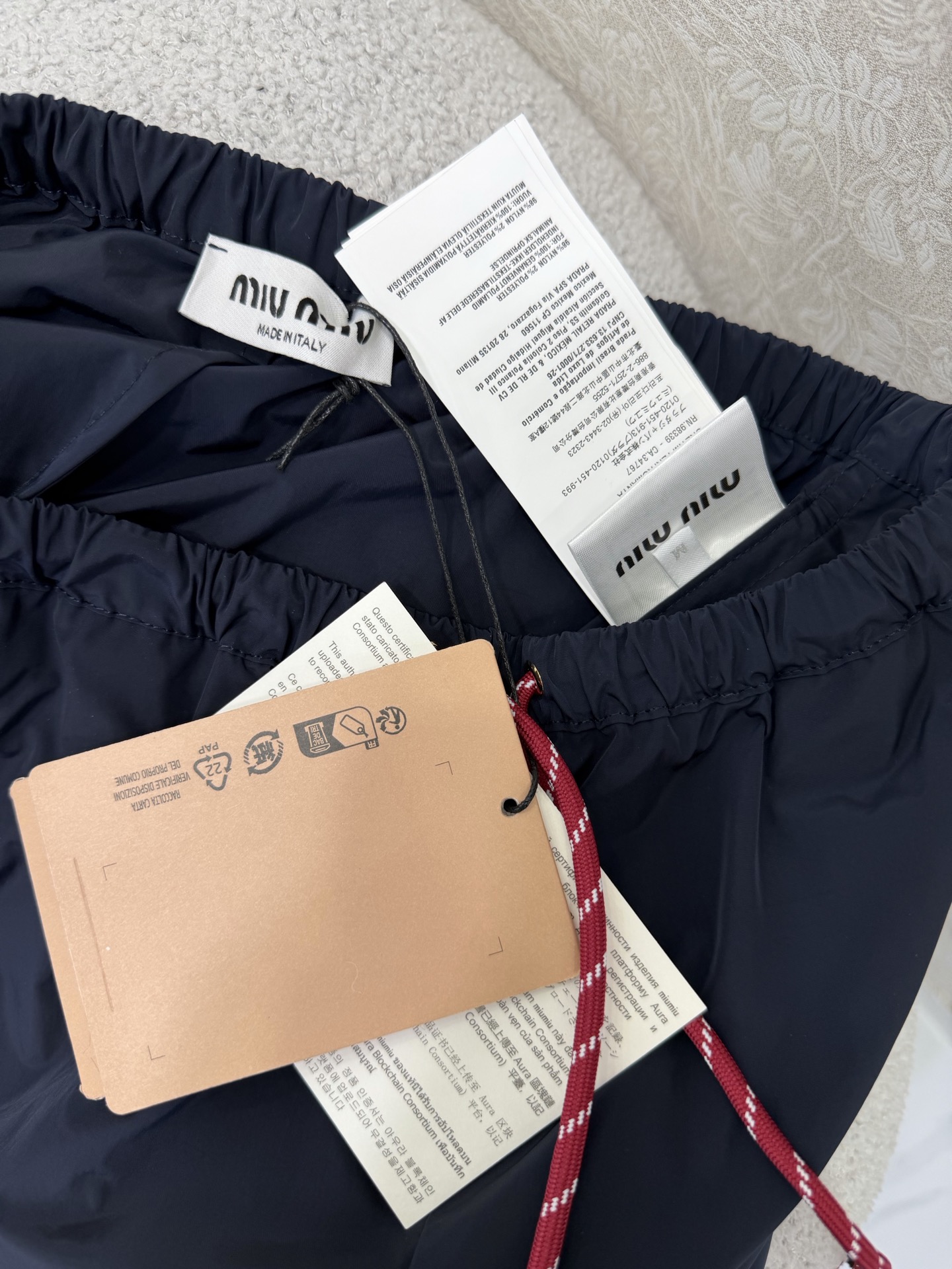 🔥🔥MIUMI*26新款薄款尼龙字母防晒休闲短裤 一系列同步上新 外套➕短裤➕半裙~ 原版定制面料轻盈舒