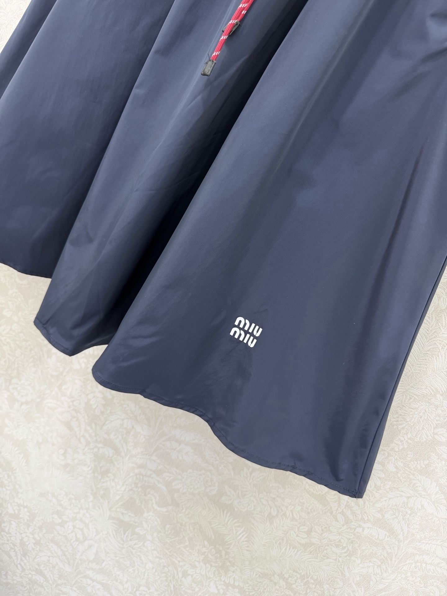 🔥🔥MIUMI*26新款薄款尼龙字母防晒休闲伞状半裙 一系列同步上新 外套➕短裤➕半裙~ 原版定制面料轻