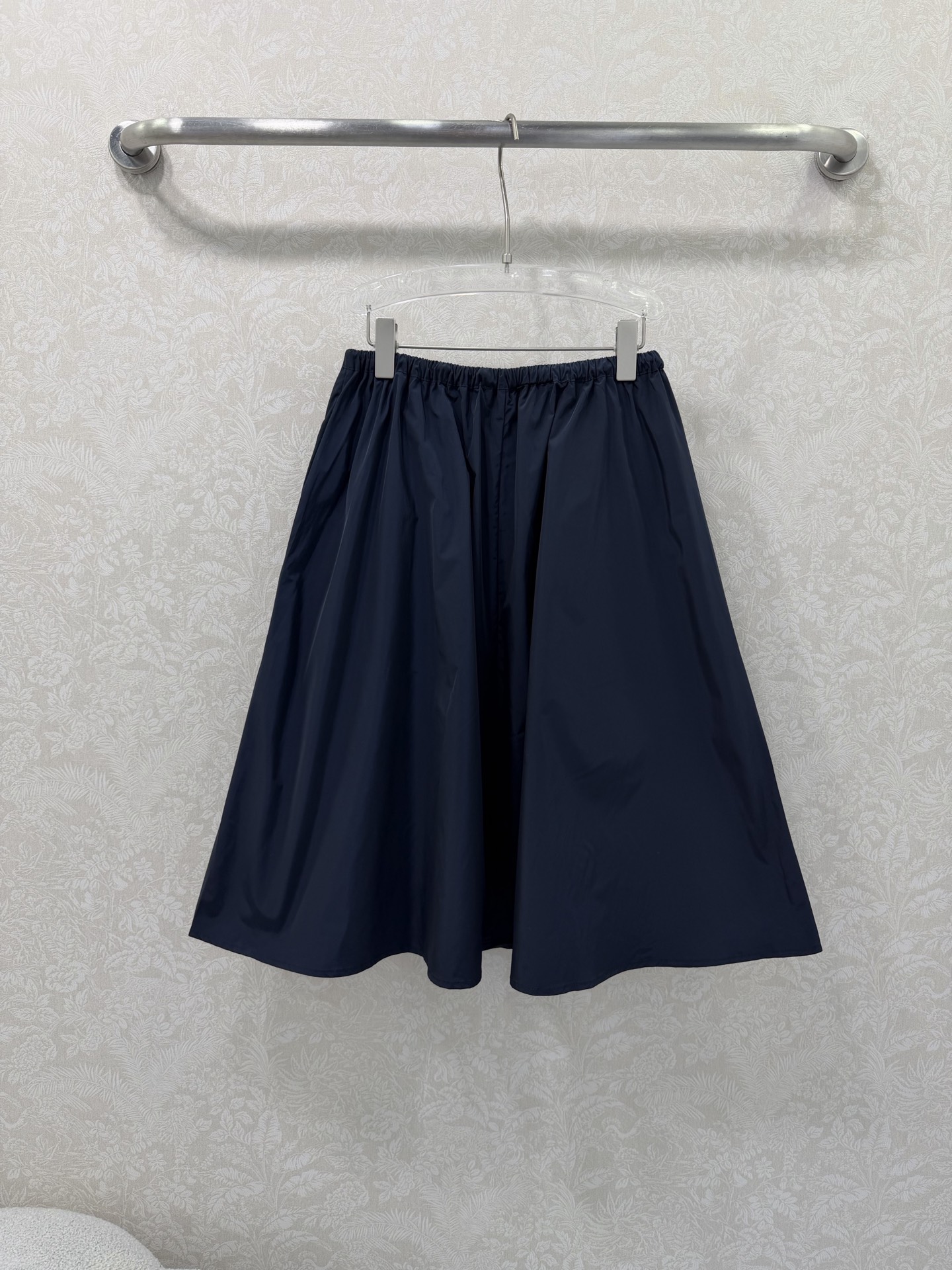 🔥🔥MIUMI*26新款薄款尼龙字母防晒休闲伞状半裙 一系列同步上新 外套➕短裤➕半裙~ 原版定制面料轻