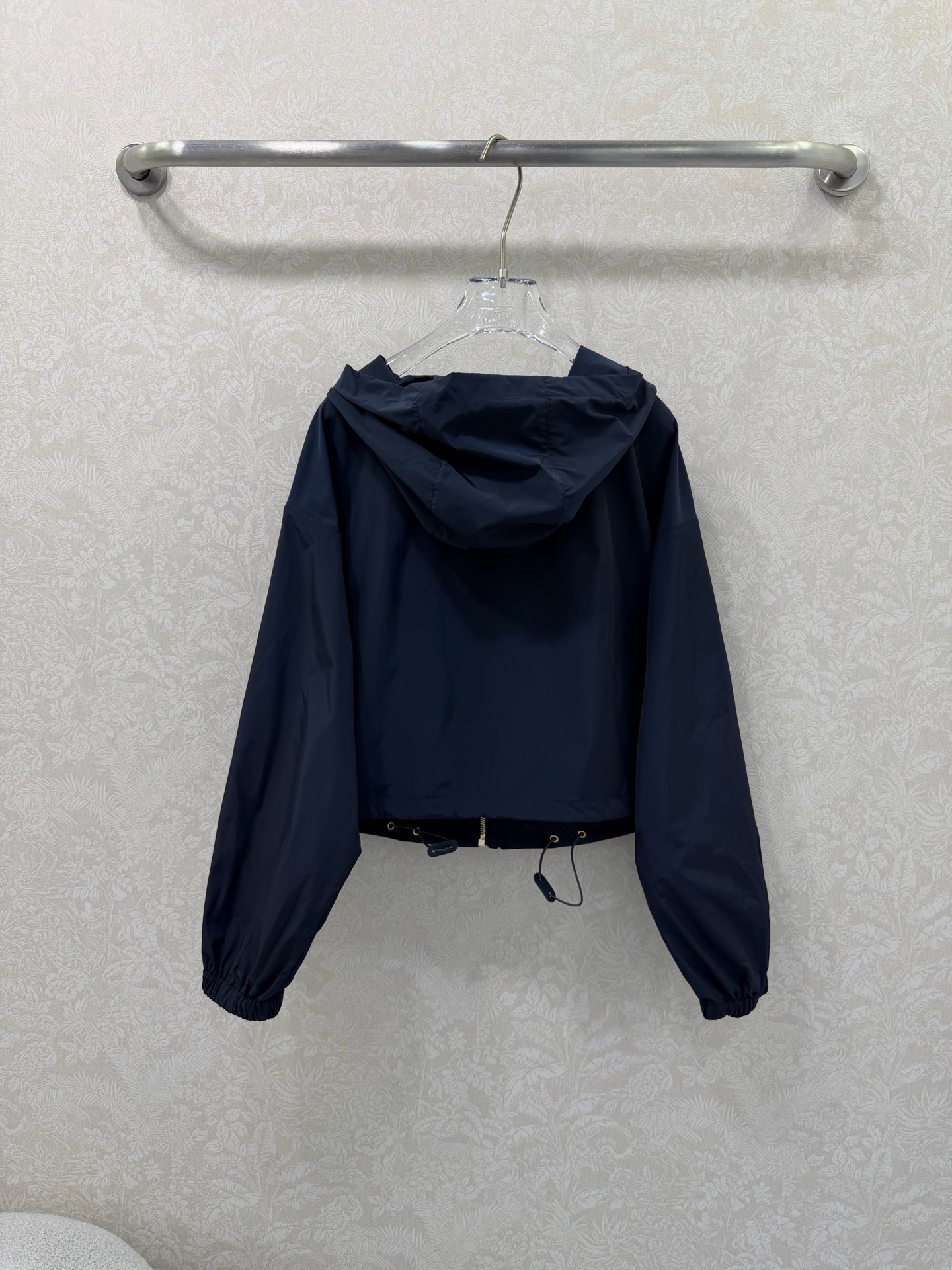 🔥🔥MIUMI*26新款薄款尼龙字母防晒休闲连帽外套 一系列同步上新 外套➕短裤➕半裙~ 原版定制面料轻