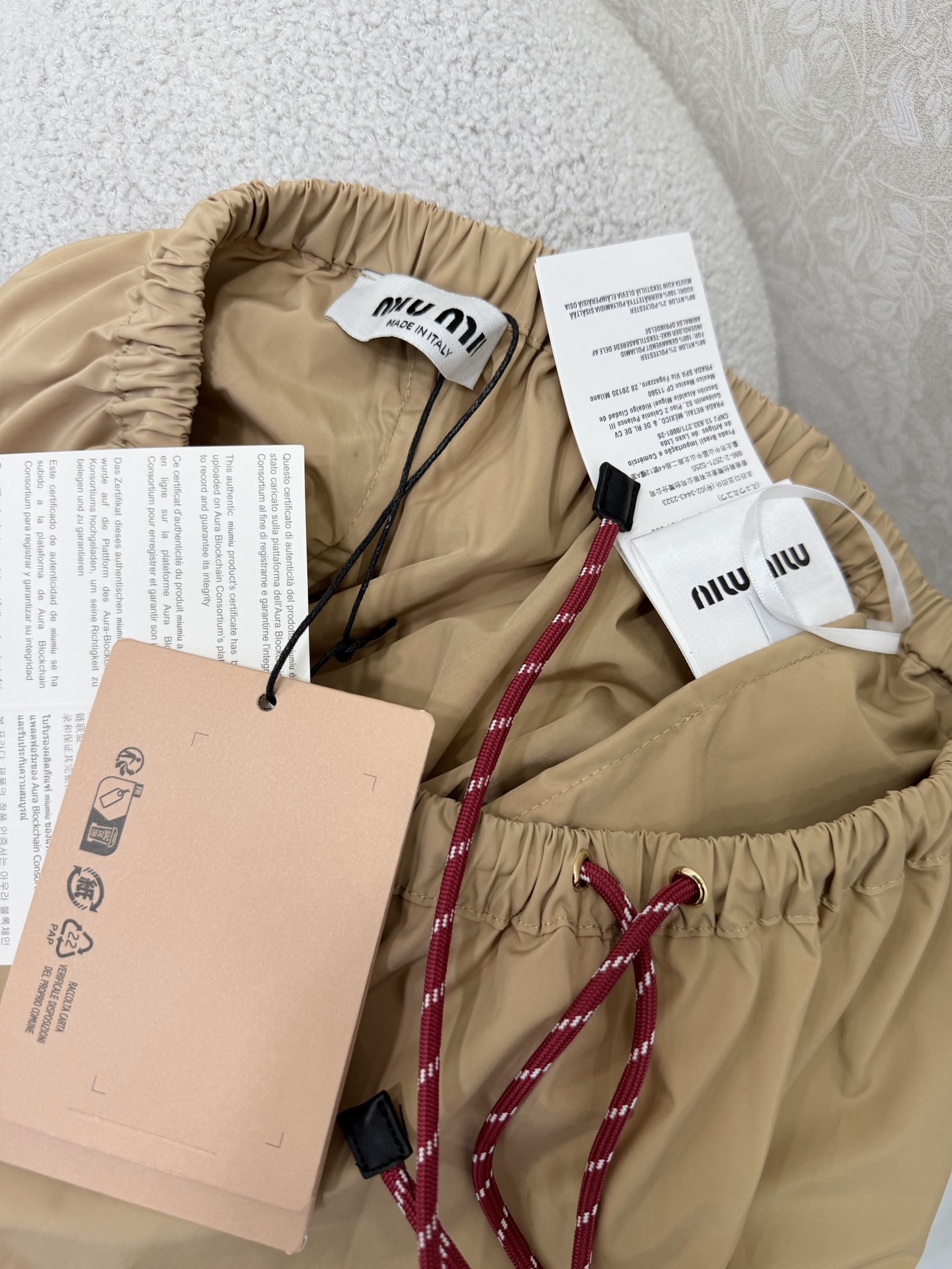 🔥🔥MIUMI*26新款薄款尼龙字母防晒休闲伞状半裙 一系列同步上新 外套➕短裤➕半裙~ 原版定制面料轻