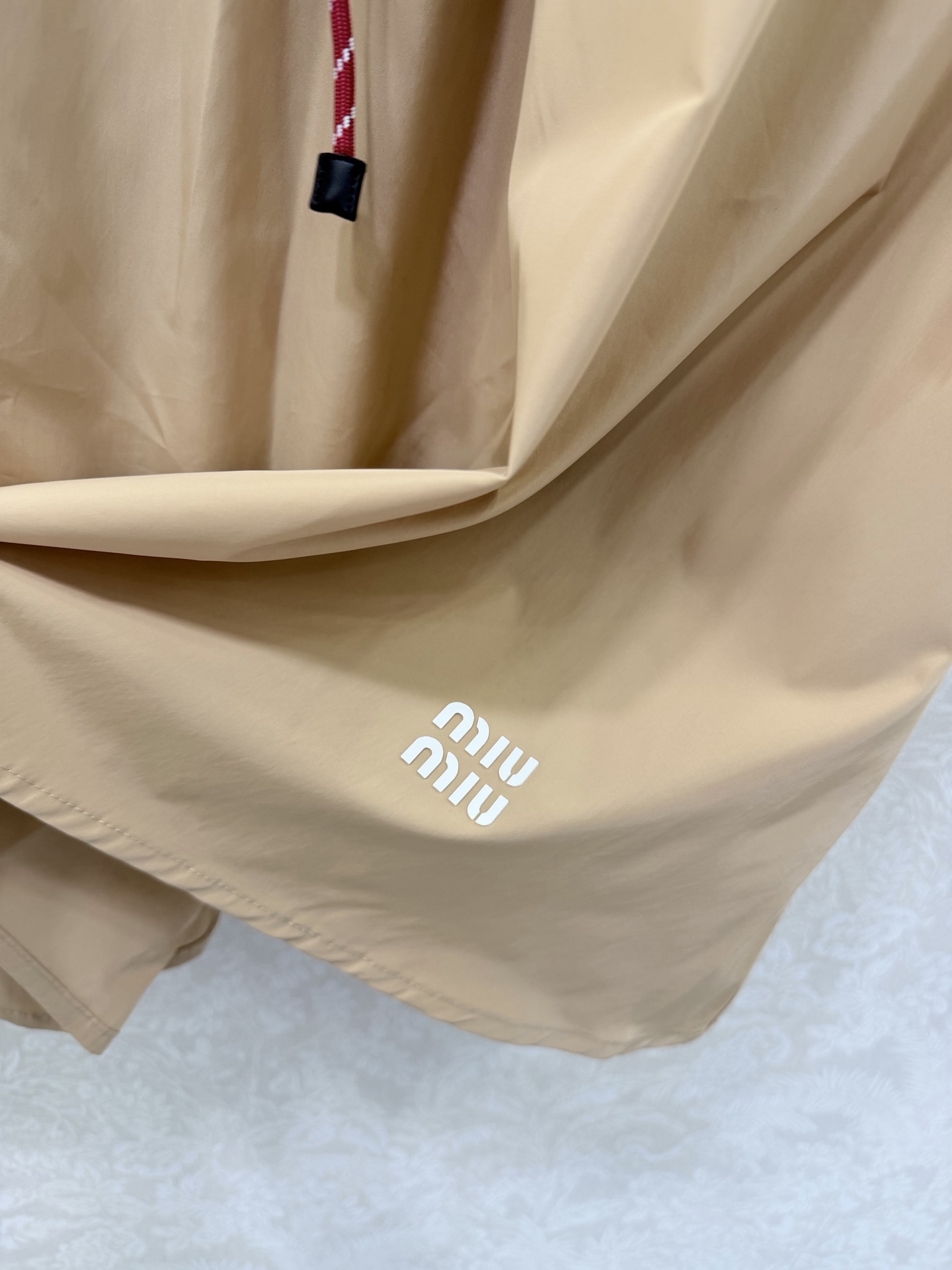 🔥🔥MIUMI*26新款薄款尼龙字母防晒休闲伞状半裙 一系列同步上新 外套➕短裤➕半裙~ 原版定制面料轻