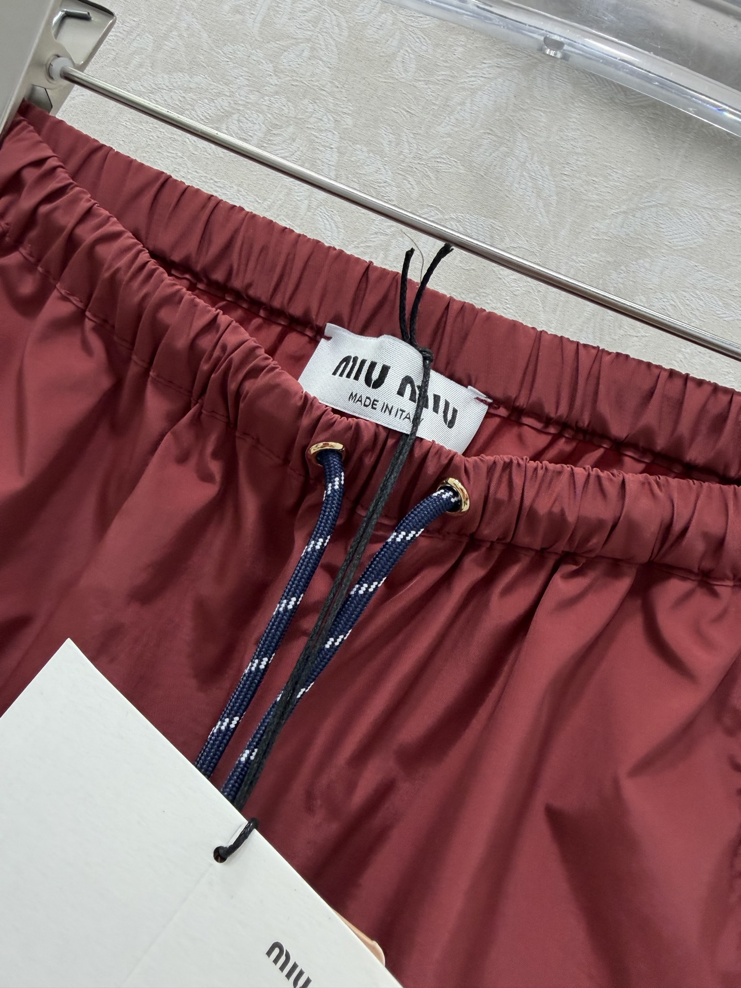 🔥🔥MIUMI*26新款薄款尼龙字母防晒休闲短裤 一系列同步上新 外套➕短裤➕半裙~ 原版定制面料轻盈舒