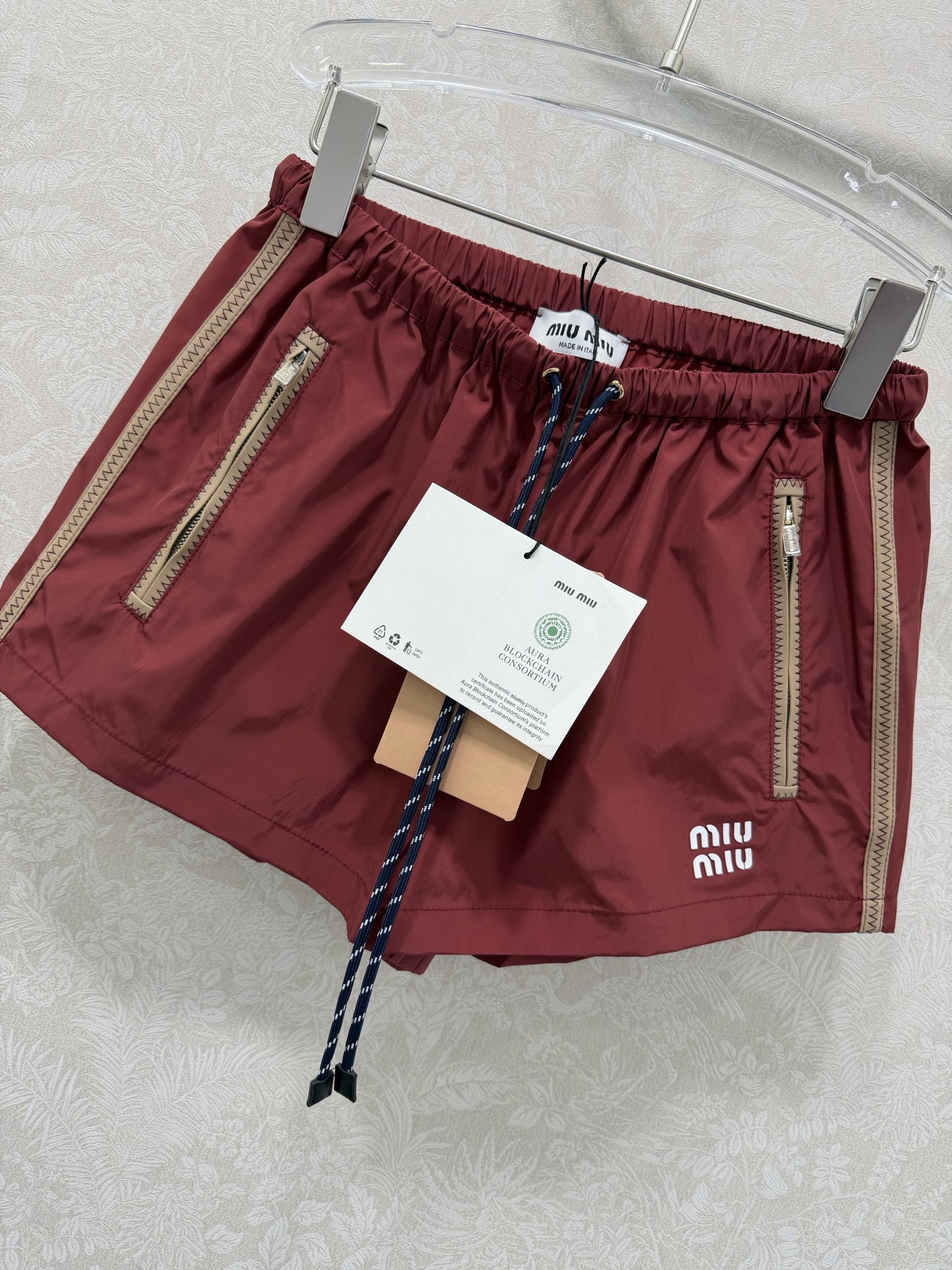 🔥🔥MIUMI*26新款薄款尼龙字母防晒休闲短裤 一系列同步上新 外套➕短裤➕半裙~ 原版定制面料轻盈舒