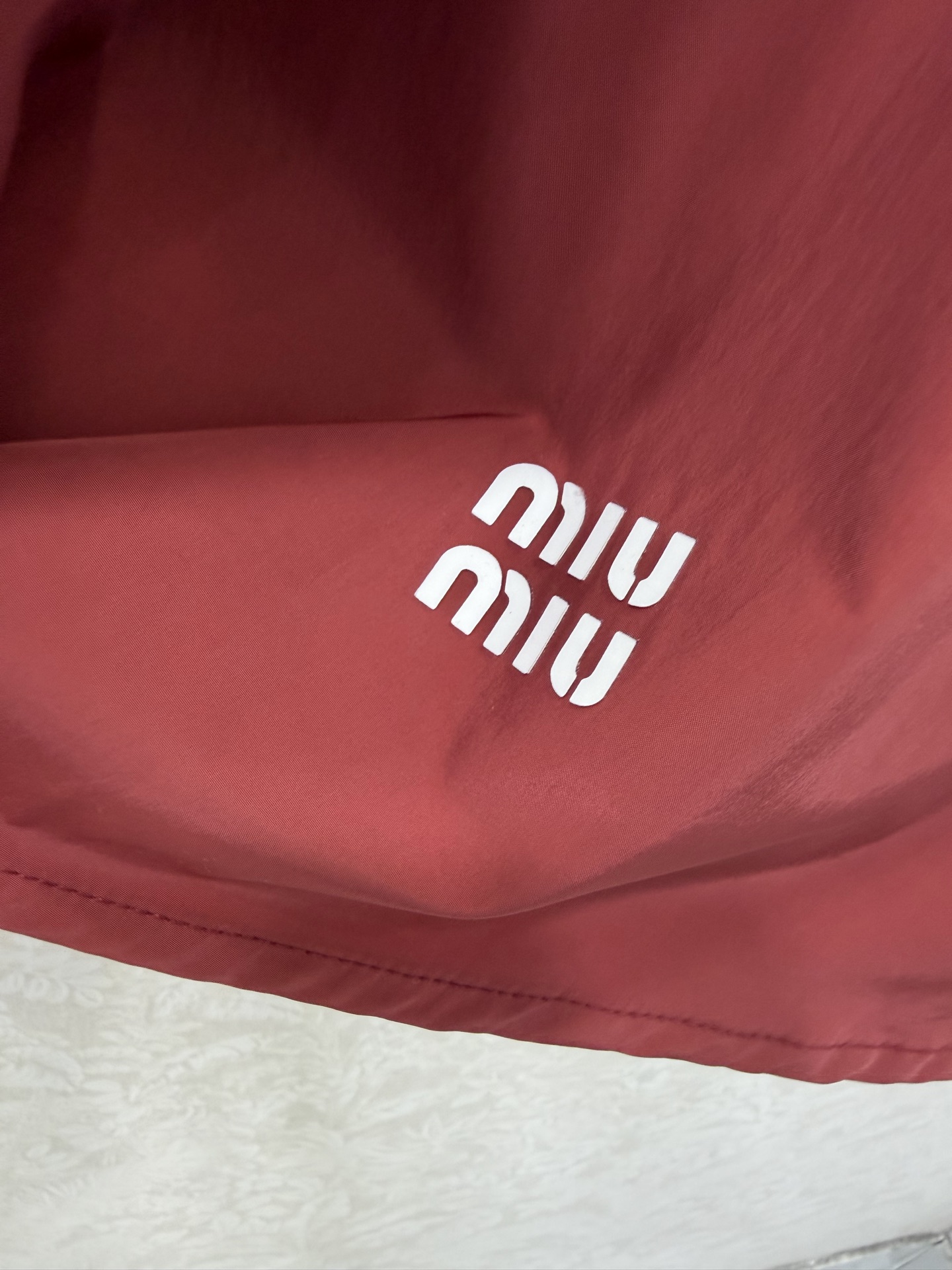 🔥🔥MIUMI*26新款薄款尼龙字母防晒休闲伞状半裙 一系列同步上新 外套➕短裤➕半裙~ 原版定制面料轻