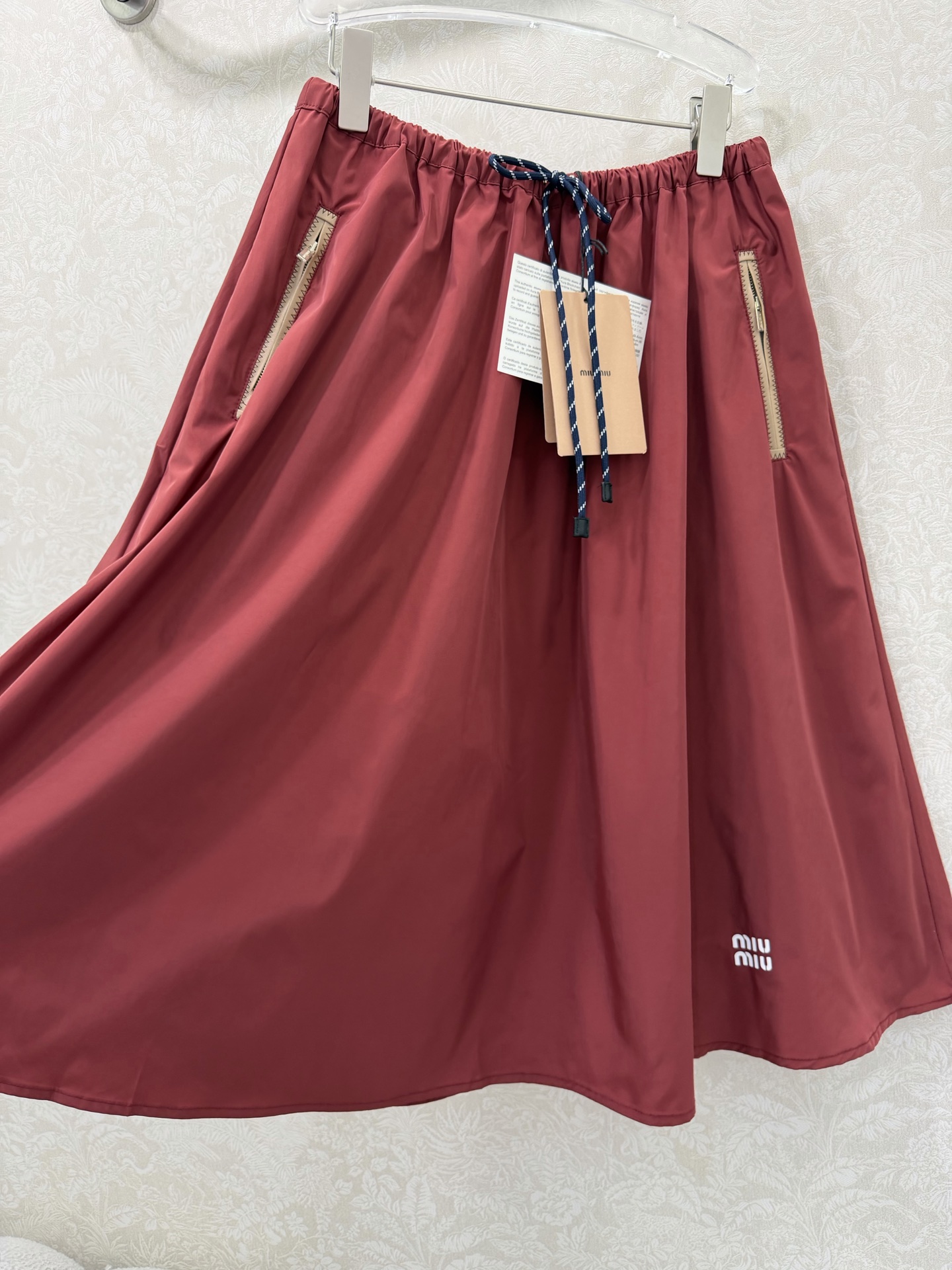 🔥🔥MIUMI*26新款薄款尼龙字母防晒休闲伞状半裙 一系列同步上新 外套➕短裤➕半裙~ 原版定制面料轻