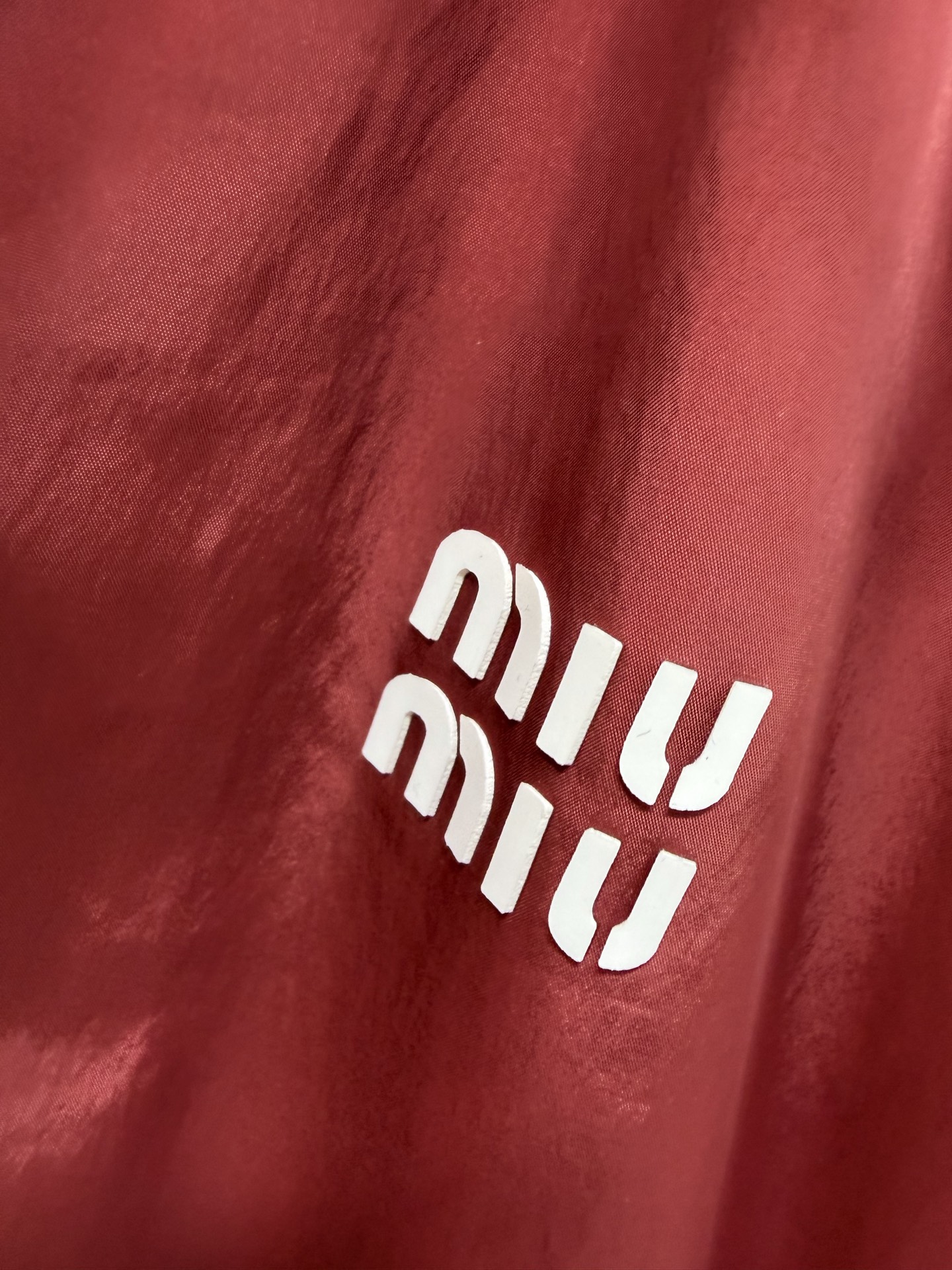 🔥🔥MIUMI*26新款薄款尼龙字母防晒休闲连帽外套 一系列同步上新 外套➕短裤➕半裙~ 原版定制面料轻