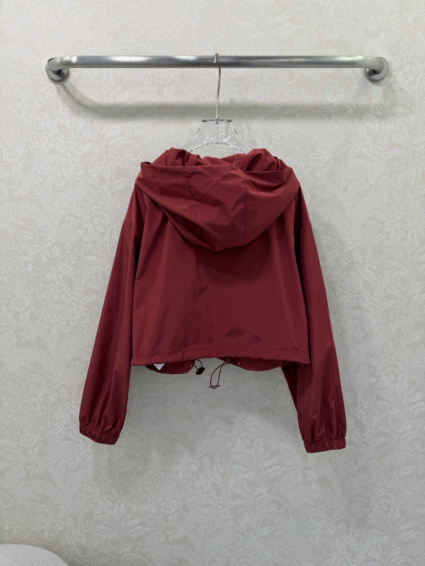 🔥🔥MIUMI*26新款薄款尼龙字母防晒休闲连帽外套 一系列同步上新 外套➕短裤➕半裙~ 原版定制面料轻