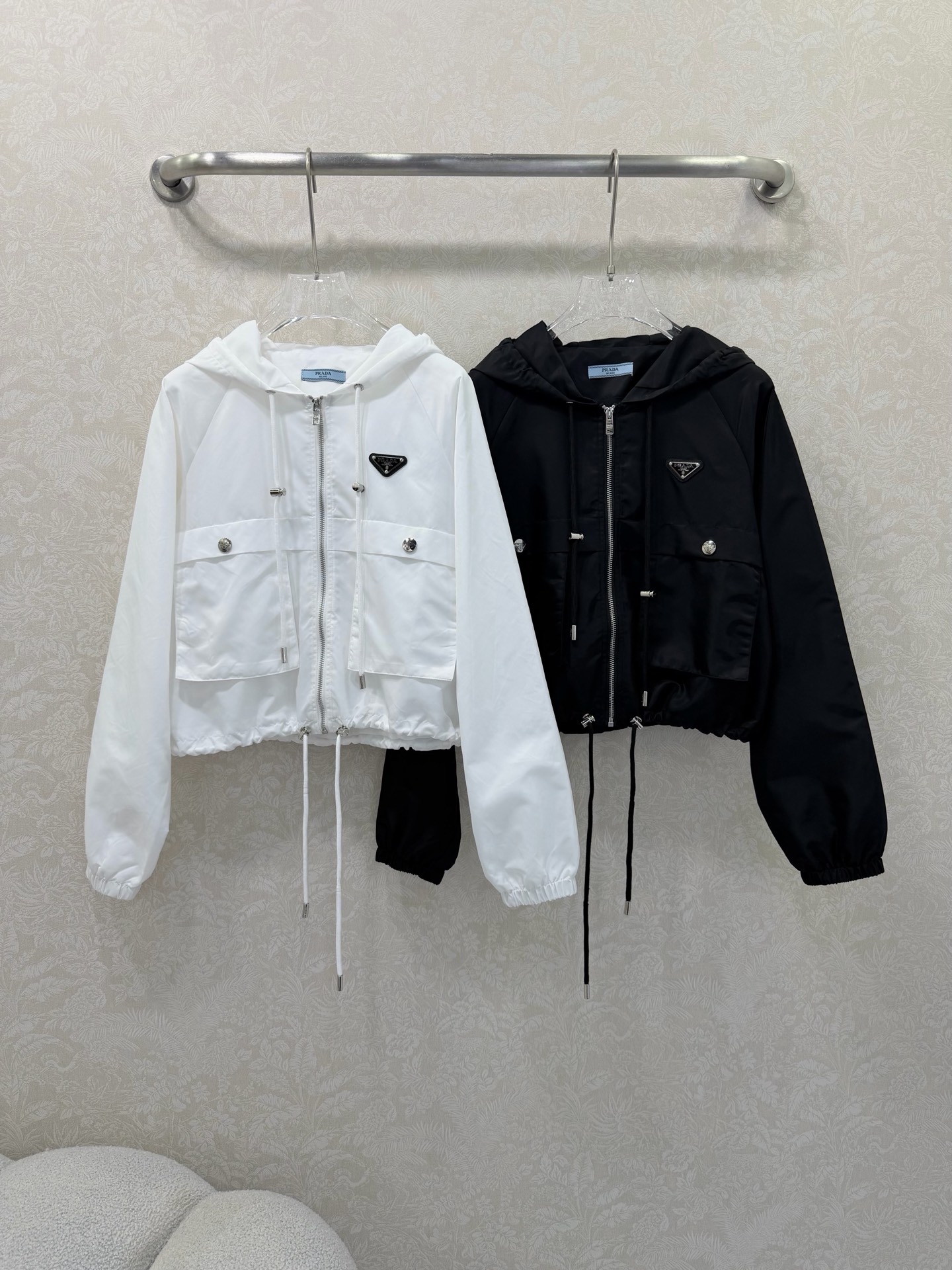 🔥🔥prad*26新款薄款尼龙防晒休闲连帽外套 一系列同步上新 外套➕长裤 分开出售 原版定制面料轻盈舒