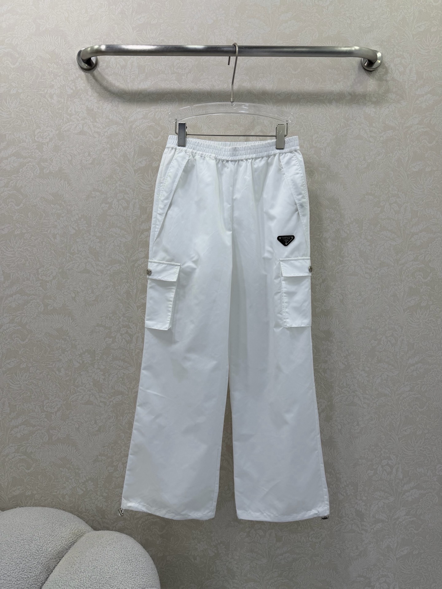 NO:721416,The highest version on the market, the girl inspects the goods, trims the three marks on the threads, and delivers the goods. You can send pictures and videos. If you want quality and service, please add me on WeChat. We will not accept urgent orders. prad*26 new thin nylon sun protection casual wide-leg trousers. A series of new ones are released at the same time. Jackets and trousers are sold separately. The original custom-made fabrics are light, comfortable, breathable and have a great texture. The classic workwear and versatile version has an age-reducing girlish style. The trousers can be drawn with drawstrings to turn into leggings. One garment for multiple wear. Matched with classic triangle logo decoration.  Stylish, handsome, sweet and salty!  It’s versatile and doesn’t pick anyone, so don’t miss it if you have a beautiful upper body!  Summer outfits are casual and lazy, and very wearable!  Super hot style, sweet or salty, complete set of fashionable and age-reducing pants, 2 colors and 3 sizes SML, Prada-clothing, prada, prada, jackets & coats,19860909市面最高版本小妹验货、修剪线头上三标、发货可发图及拍视频,要品质要服务的加我微信,不接急单. prad*26新款薄款尼龙防晒休闲阔腿长裤 一系列同步上新 外套长裤 分开出售 原版定制面料轻盈舒适透气质感超赞 经典工装百搭版型减龄少女风 裤脚可抽绳变束脚裤 一衣多穿 搭配经典三角标装饰 时髦帅气可甜可盐！百搭不挑人上身美的不要不要的！夏日穿搭随性慵懒感 实穿性很好！超级爆款 可甜可盐 成套出街洋气减龄 裤子 2色3码SML,普拉达-服装,prada,prada,jackets & coats,,Women's clothing