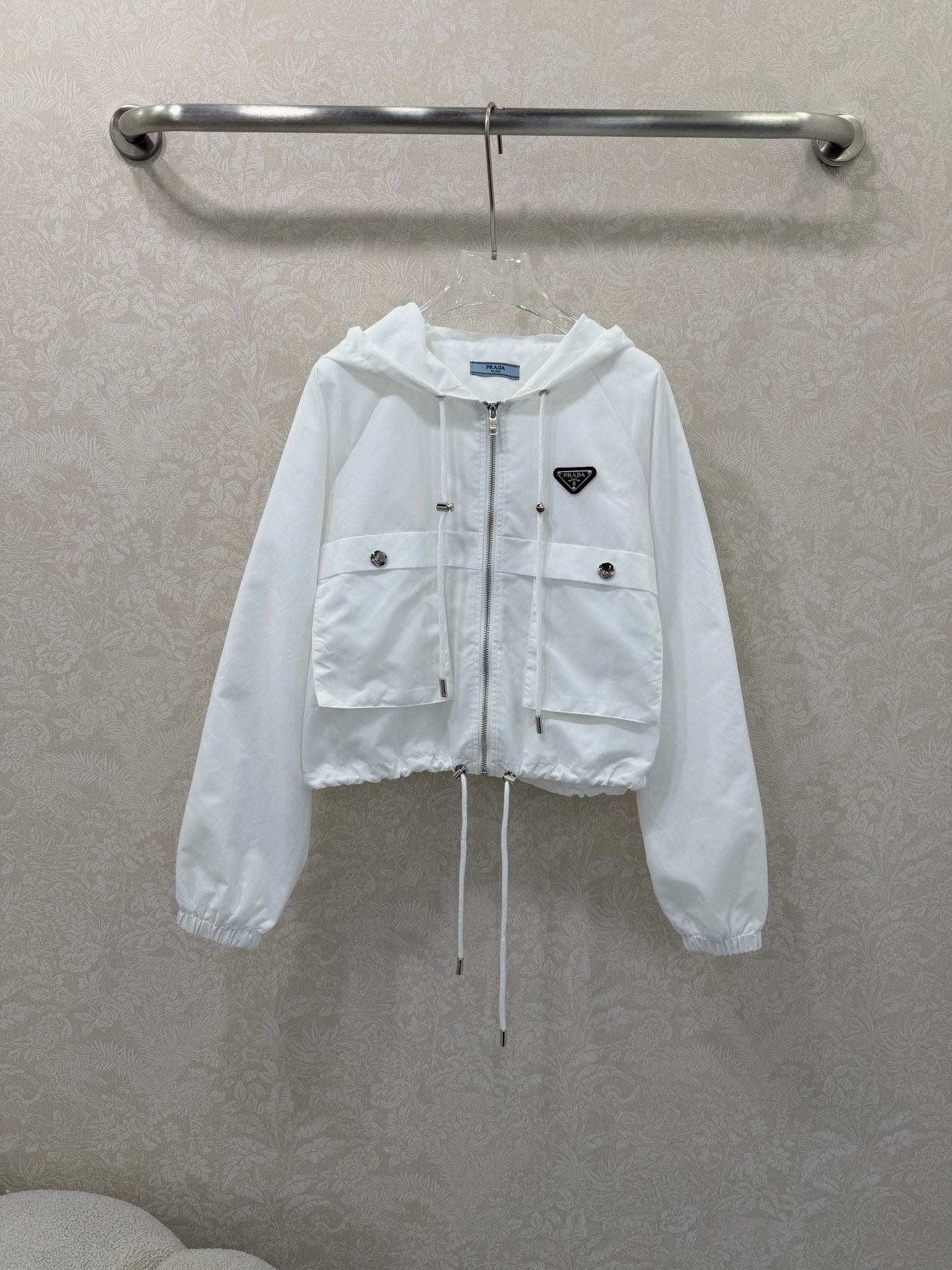 NO:721421,The highest version on the market, the girl inspects the goods, trims the three marks on the threads, and delivers the goods. You can send pictures and videos. If you want quality and service, please add me on WeChat. We will not accept urgent orders. prad*26 new thin nylon sun protection casual hooded jacket. A series of new ones are released at the same time. Jackets and trousers are sold separately. The original custom-made fabric is light, comfortable, breathable and has a great texture. The classic hooded workwear has a versatile version with an age-reducing girlish style. It is decorated with classic triangle marks. Fashionable and handsome, sweet and salty!  It’s versatile and doesn’t pick anyone, so don’t miss it if you have a beautiful upper body!  Summer outfits are casual and lazy, and very wearable!  Super popular style, it can be sweet or salty, and it can be worn in a complete set to look stylish and age-reducing. Jacket, 2 colors and 3 sizes, SML, Prada-clothing, prada, prada, jackets & coats, hats,19860909市面最高版本小妹验货、修剪线头上三标、发货可发图及拍视频,要品质要服务的加我微信,不接急单. prad*26新款薄款尼龙防晒休闲连帽外套 一系列同步上新 外套长裤 分开出售 原版定制面料轻盈舒适透气质感超赞 经典连帽工装百搭版型减龄少女风 搭配经典三角标装饰 时髦帅气可甜可盐！百搭不挑人上身美的不要不要的！夏日穿搭随性慵懒感 实穿性很好！超级爆款 可甜可盐 成套出街洋气减龄 外套 2色3码SML,普拉达-服装,prada,prada,jackets & coats,hats,,Women's clothing